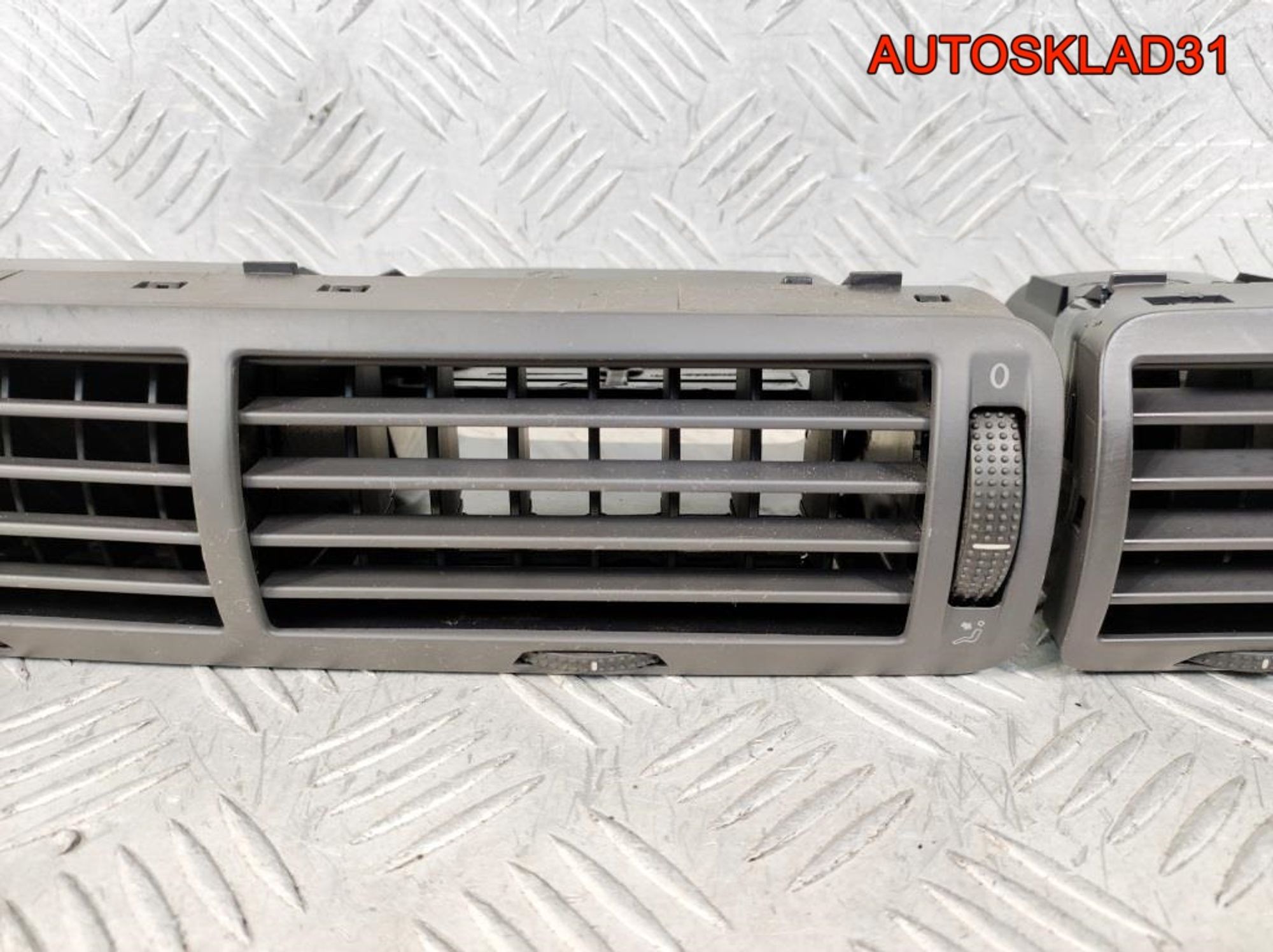 Дефлектор воздушный VW Passat B5 3B0819728D, 9000 рублей, Дубовое