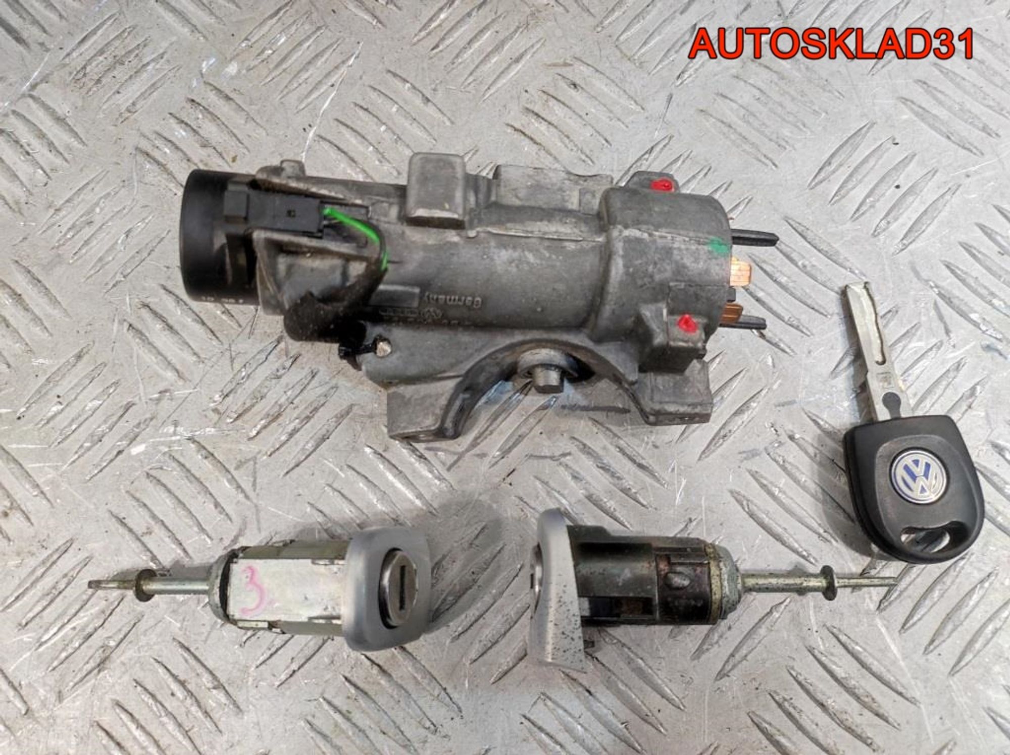 Комплект замок зажигания и личинки с ключом VW Passat B5 4B0905851, 4100 рублей, Дубовое