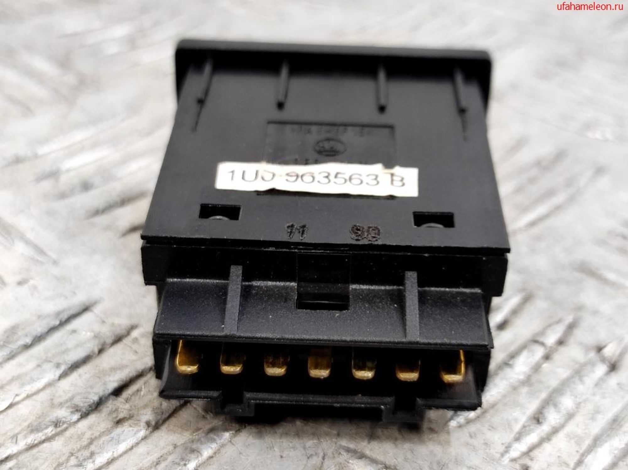 Кнопка обогрева сидений Skoda Octavia A4 1U0963563B, 3000 рублей, Дубовое