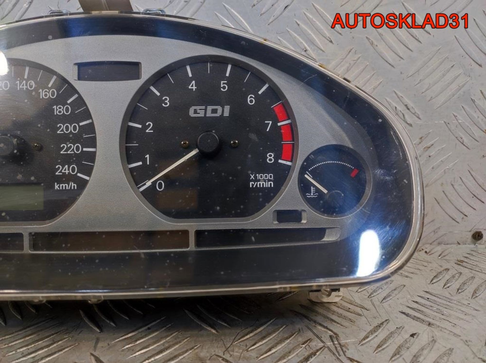 Панель приборов Mitsubishi Carisma MR916028 Бензин, 3300 рублей, Дубовое