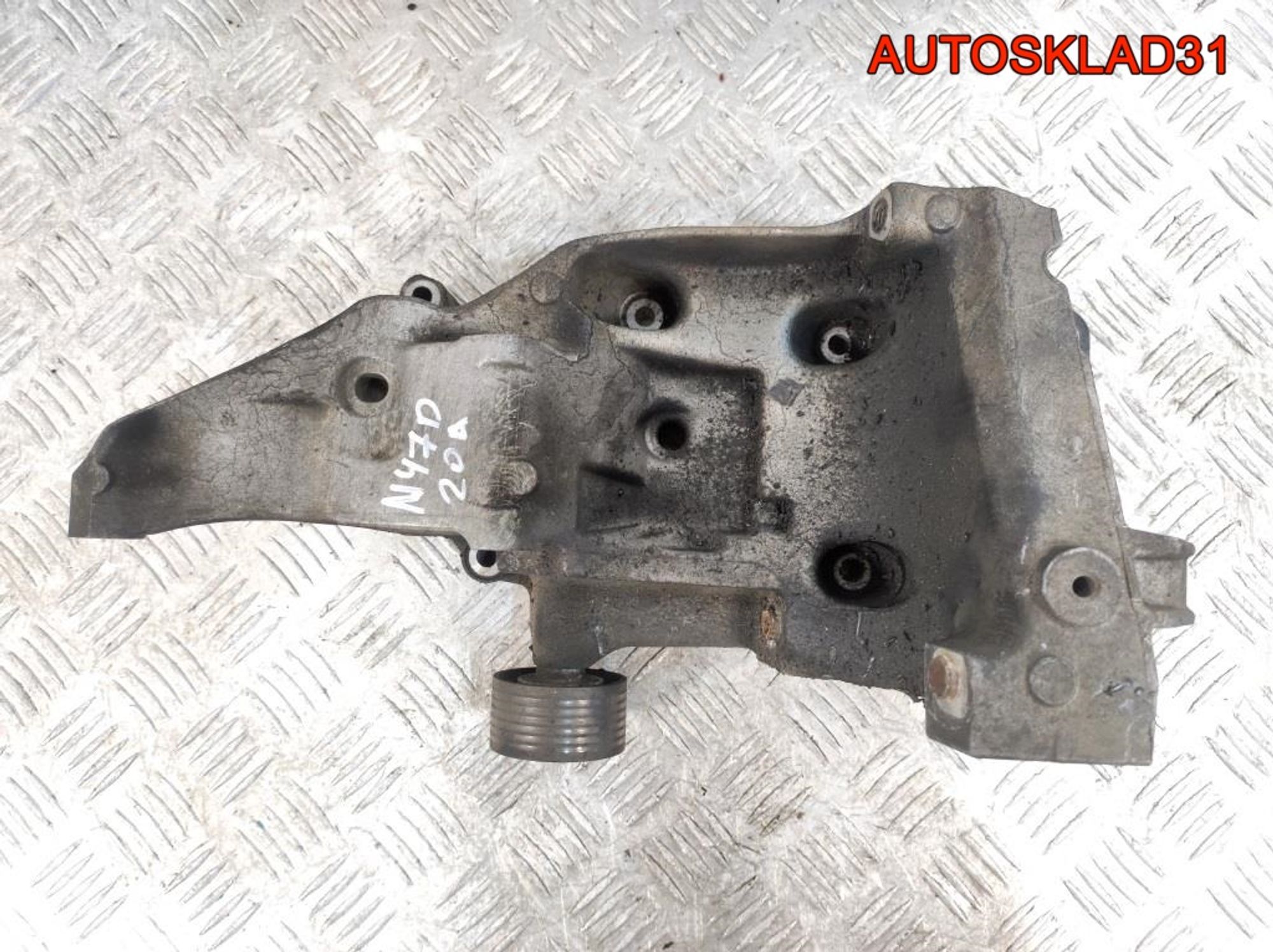 Кронштейн кондиционера BMW E90 2.0 N47D20A 11167802639, 1000 рублей, Дубовое