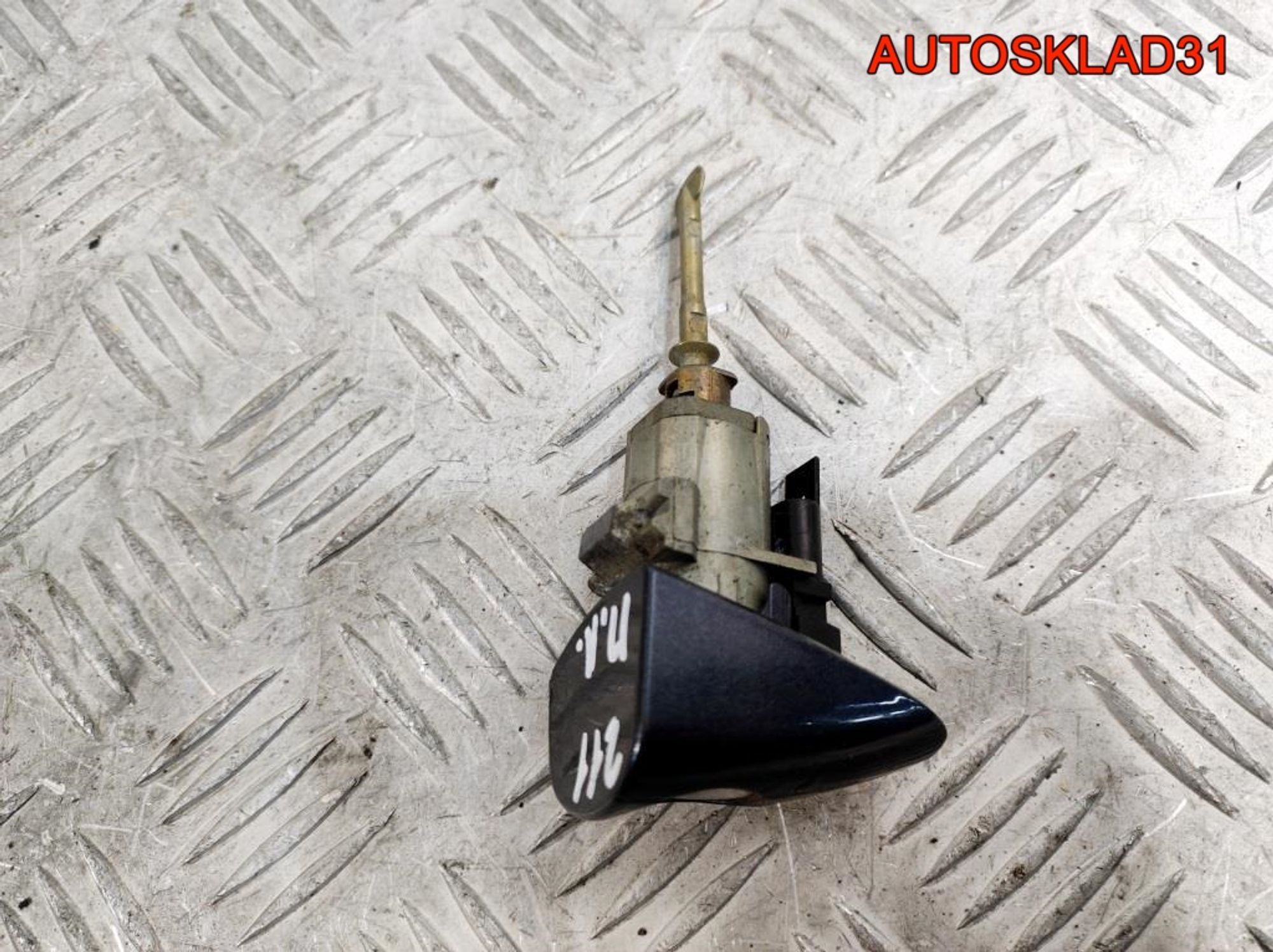 Вставка замка двери левая Mercedes W211 A2037602377, 3600 рублей, Дубовое