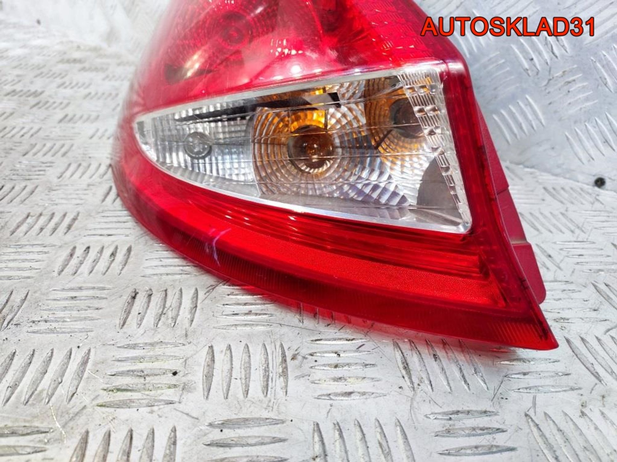 Фонарь задний левый Ford Fiesta 8A6113405AE, 3300 рублей, Дубовое