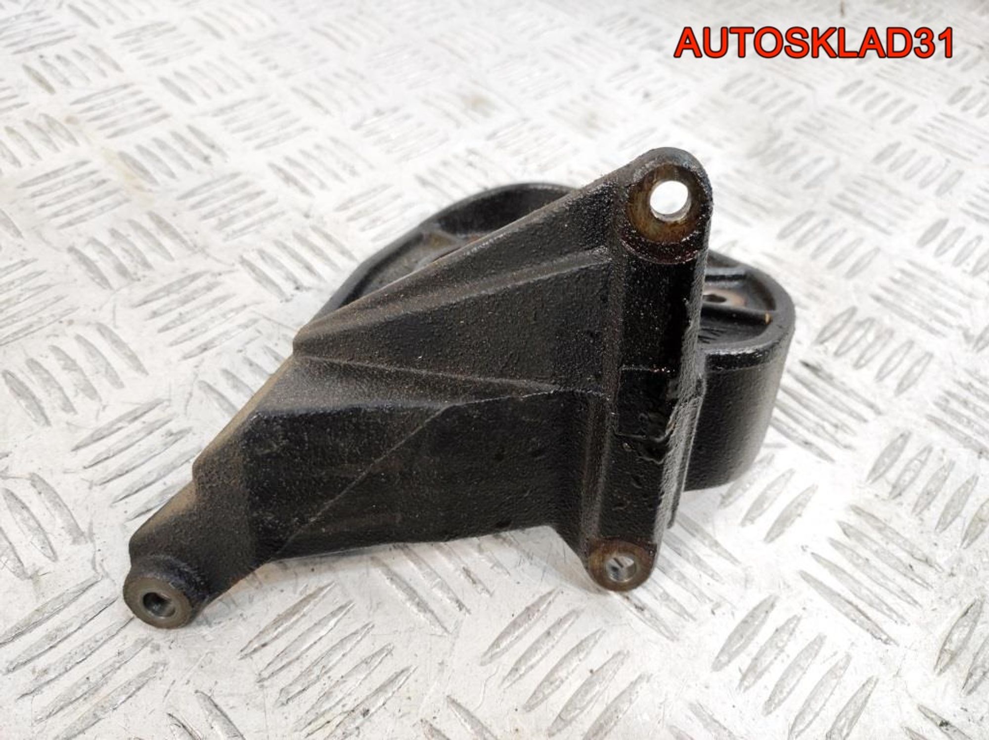 Кронштейн промвала VW Golf 5 2.0 BKD Дизель 1K0407104E, 800 рублей, Дубовое