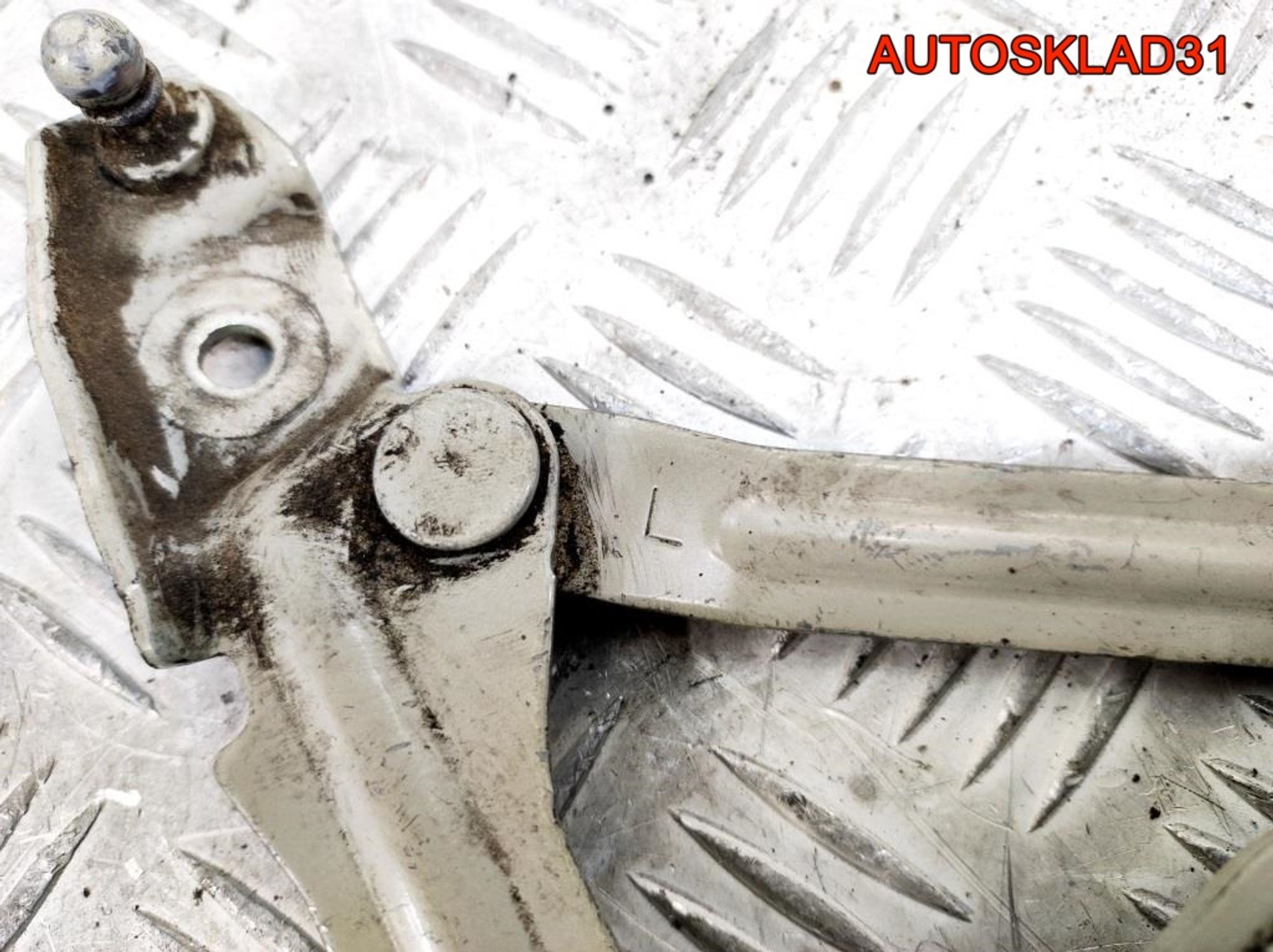 Петля крышки багажника левая Mazda 3 BK BN8V52720A, 900 рублей, Дубовое