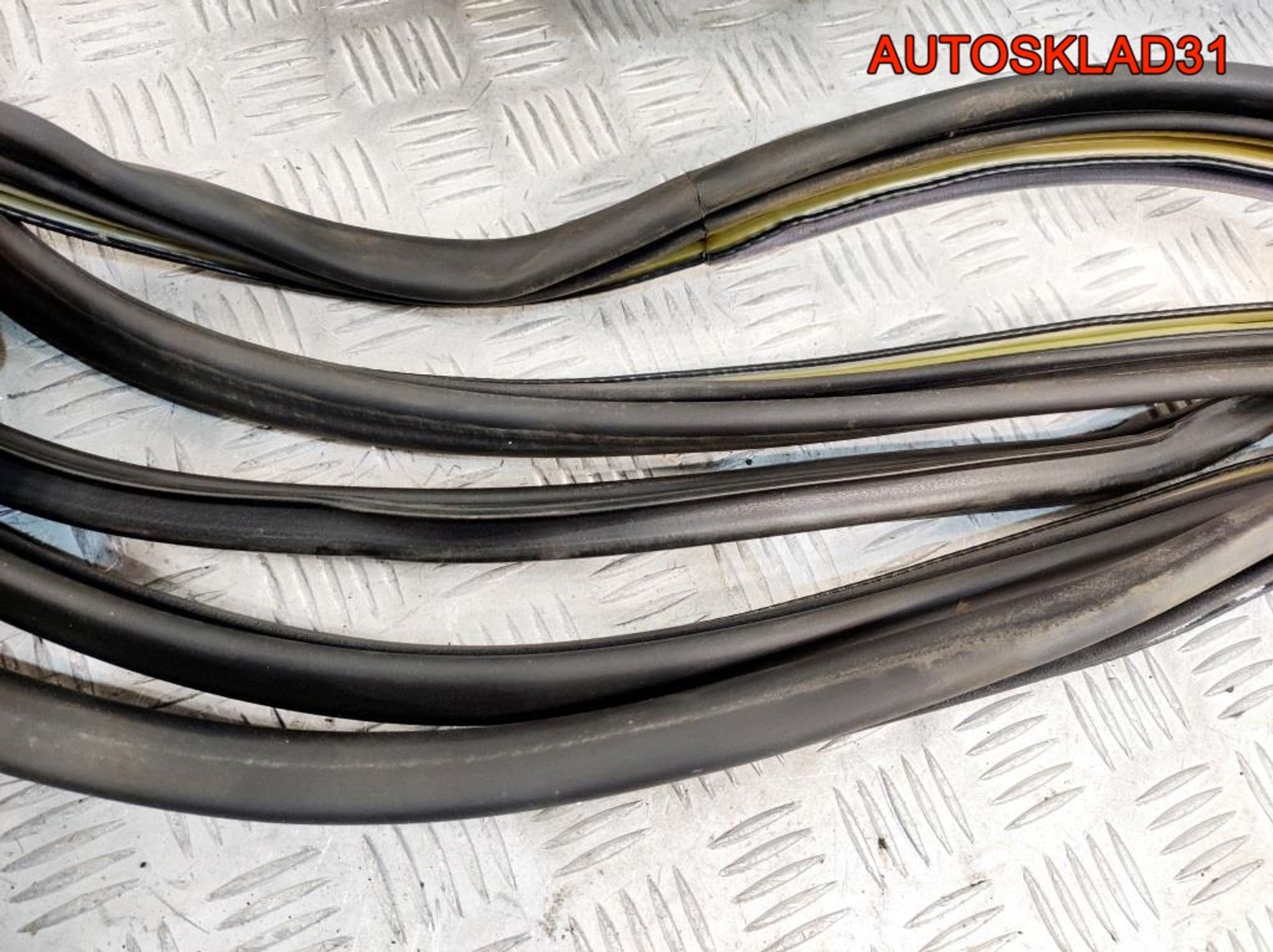 Уплотнитель двери Комплект Audi A6 C4 Универсал, 9000 рублей, Дубовое