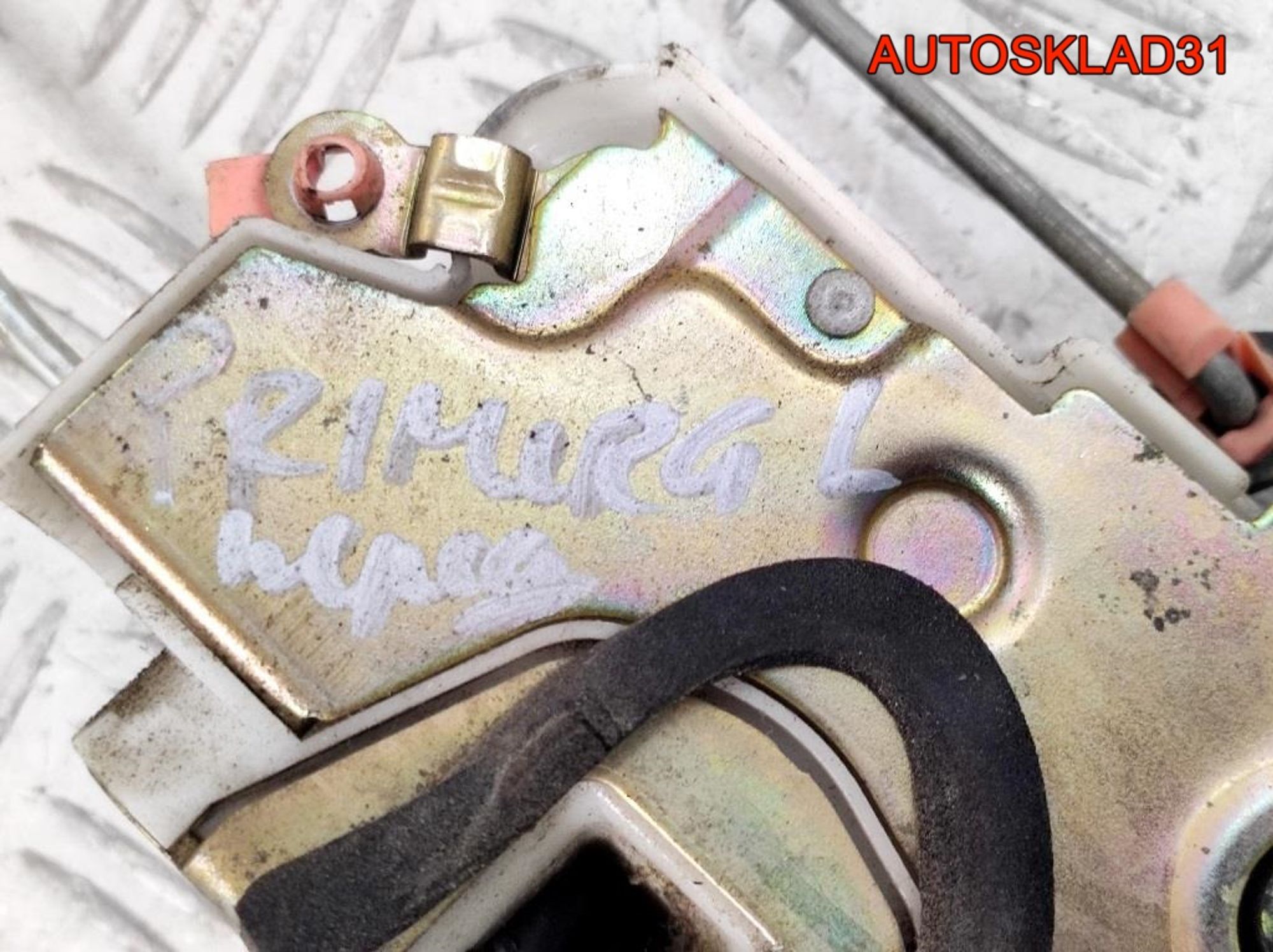 Замок двери передней левой Nissan Primera P11 805032F011, 1500 рублей, Дубовое