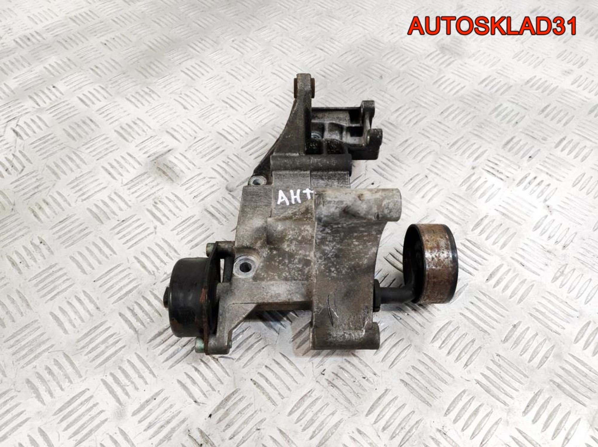 Кронштейн генератора VW Lupo 1.0 AHT 047903139A, 3600 рублей, Дубовое