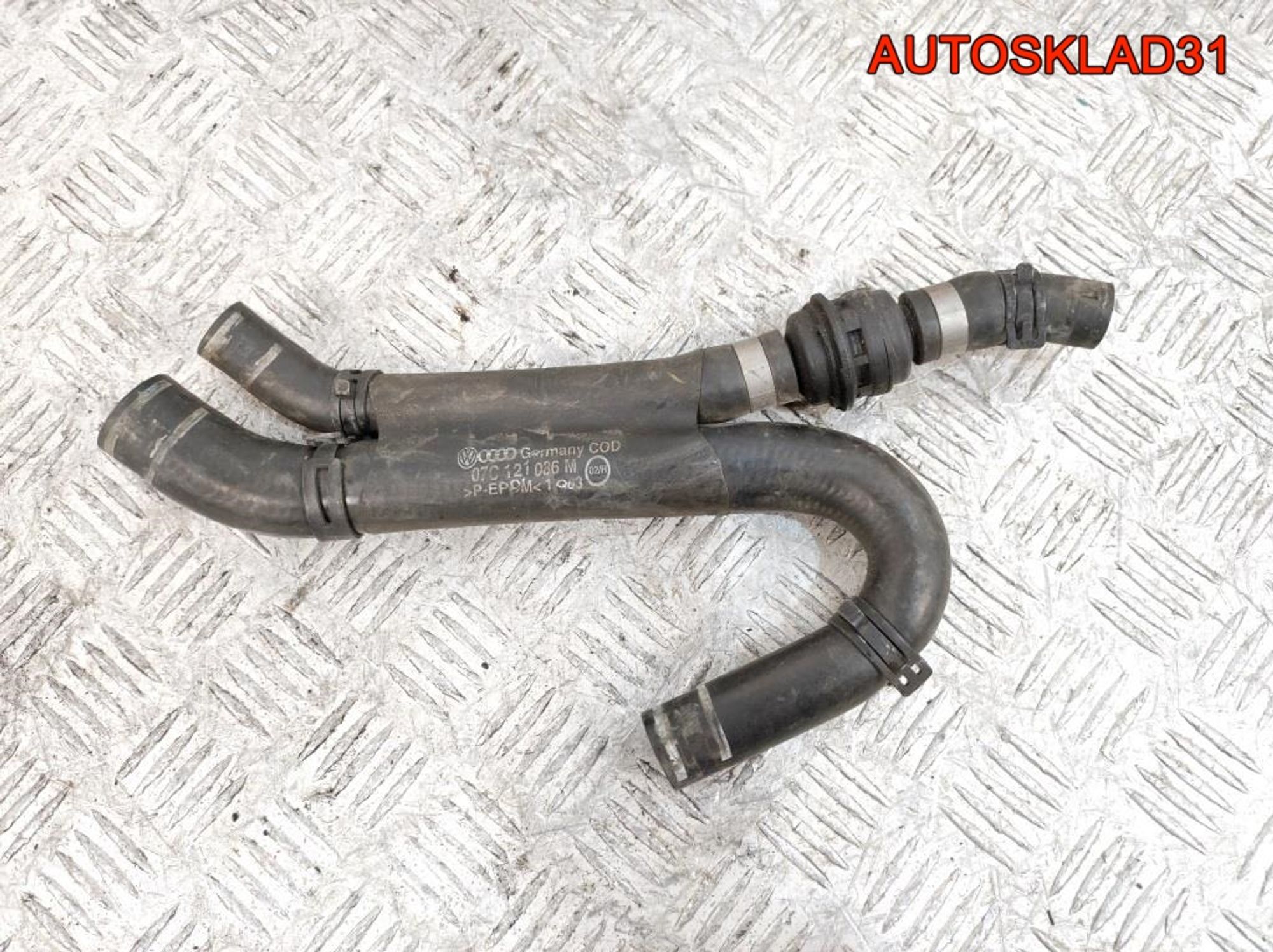 Патрубок системы охлаждения Audi A8 D3 6,0 BTH Бензин 07C121086M, 2000 рублей, Дубовое