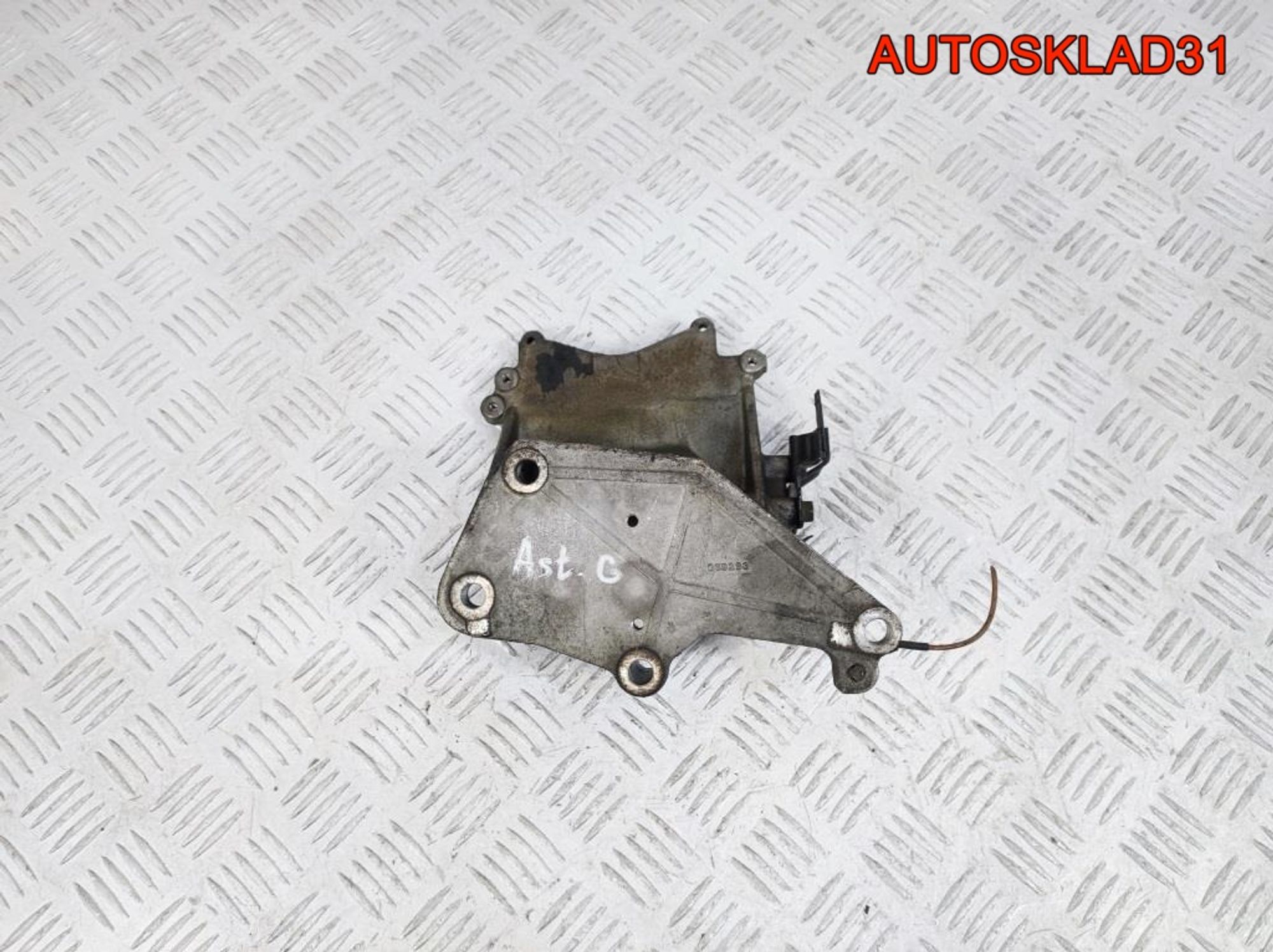 Кронштейн двигателя Opel Astra G 1,7 Y17DT 069293, 900 рублей, Дубовое