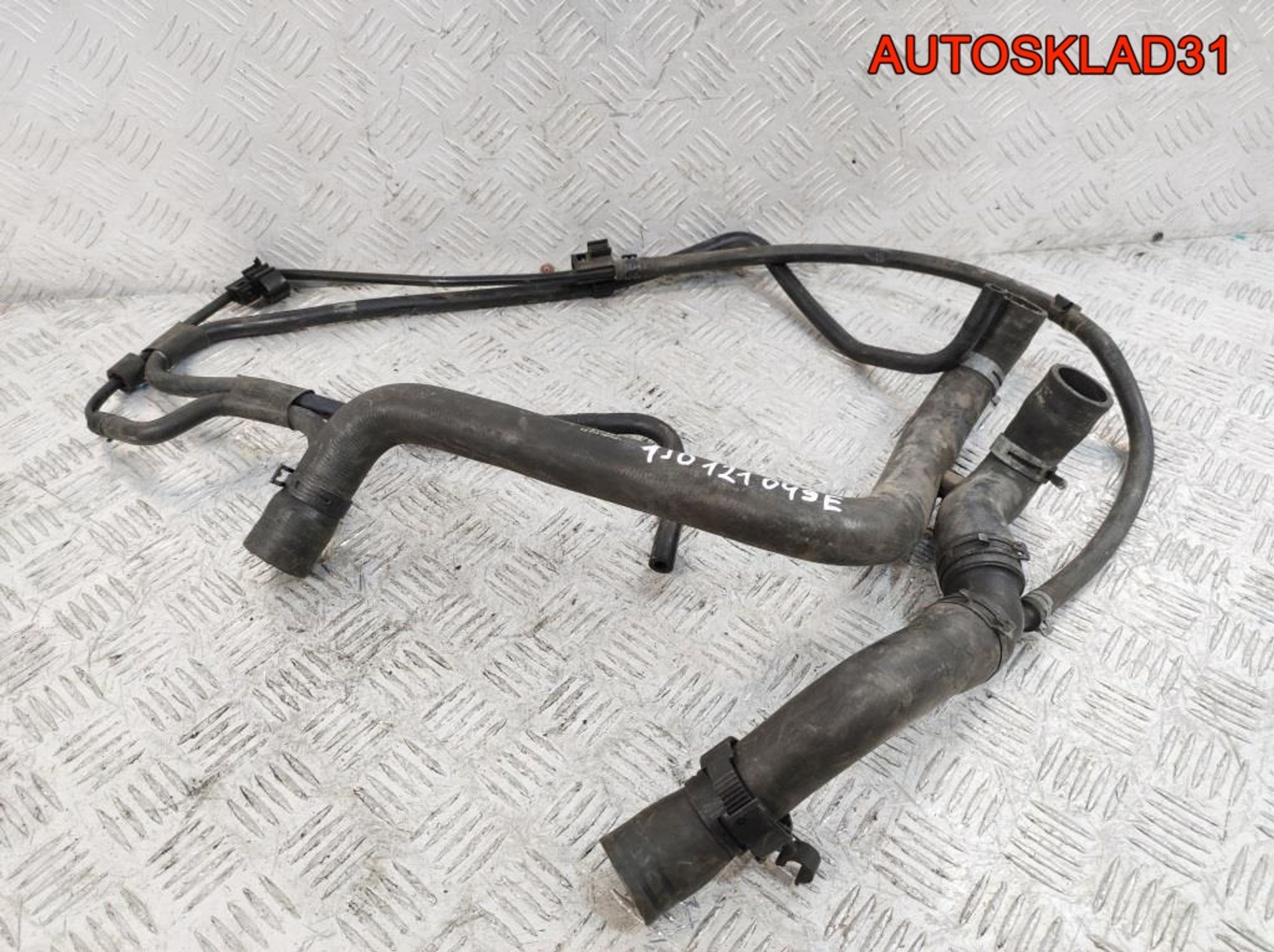 Патрубок радиатора VW Golf 4 1,4 Бензин 1J0121049E, 2500 рублей, Дубовое
