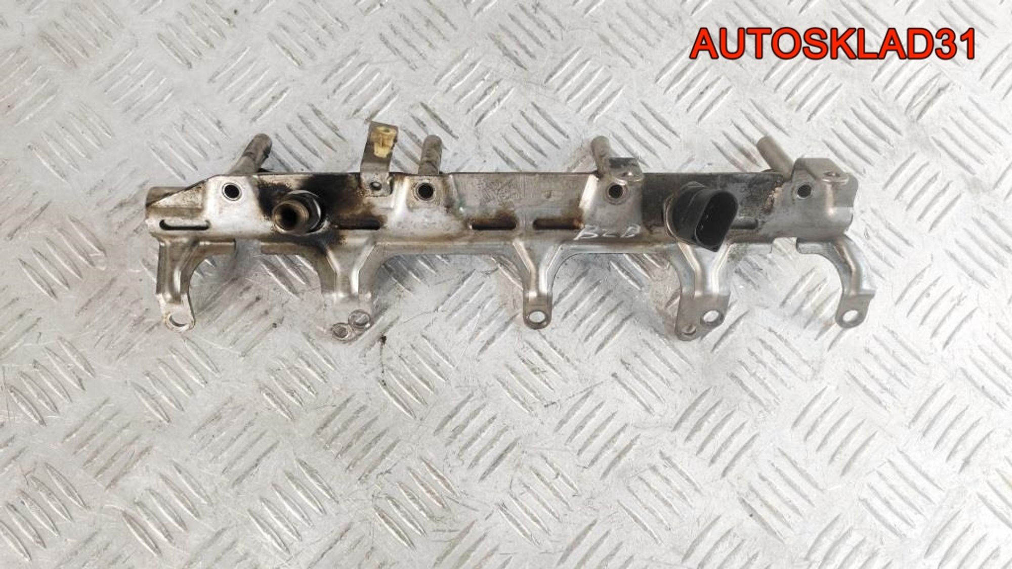 Рейка топливная VW Passat B6 1,8 BZB 06J133317G, 1000 рублей, Дубовое