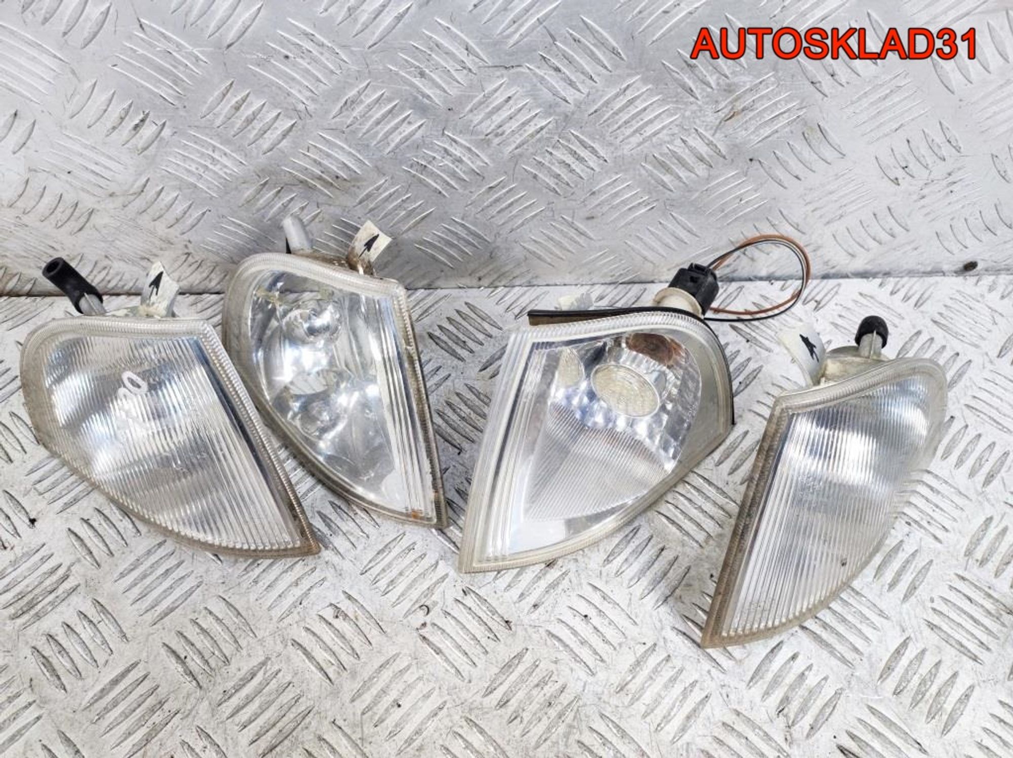 Указатель поворота Дефект Skoda Octavia 1U0953050, 500 рублей, Дубовое