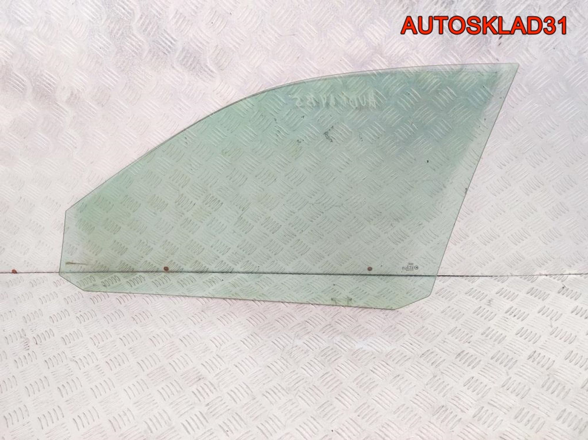 Стекло двери передней правой Audi A4 B5 8D0845202, 1300 рублей, Дубовое