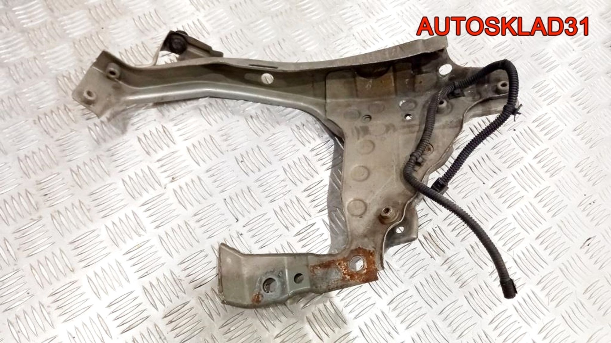 Кронштейн фары левый Opel Zafira B 93184624, 1800 рублей, Дубовое