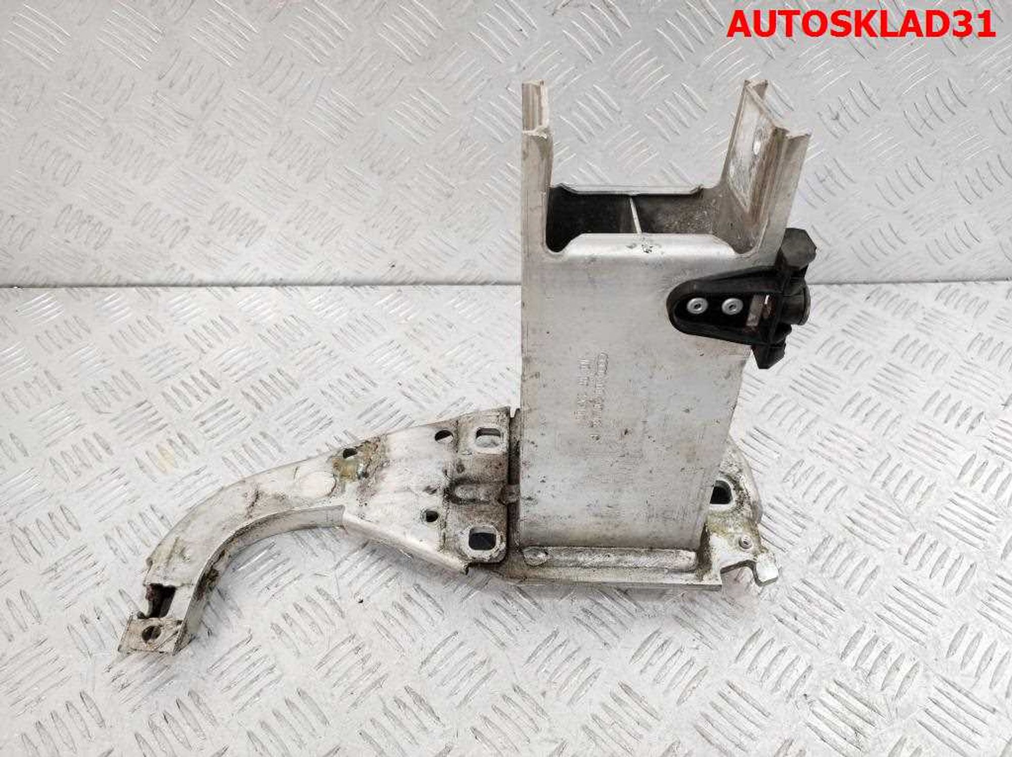 Кронштейн усилителя переднего бампера правый Audi A6 C7 4G 4G0807134F, 3000 рублей, Дубовое