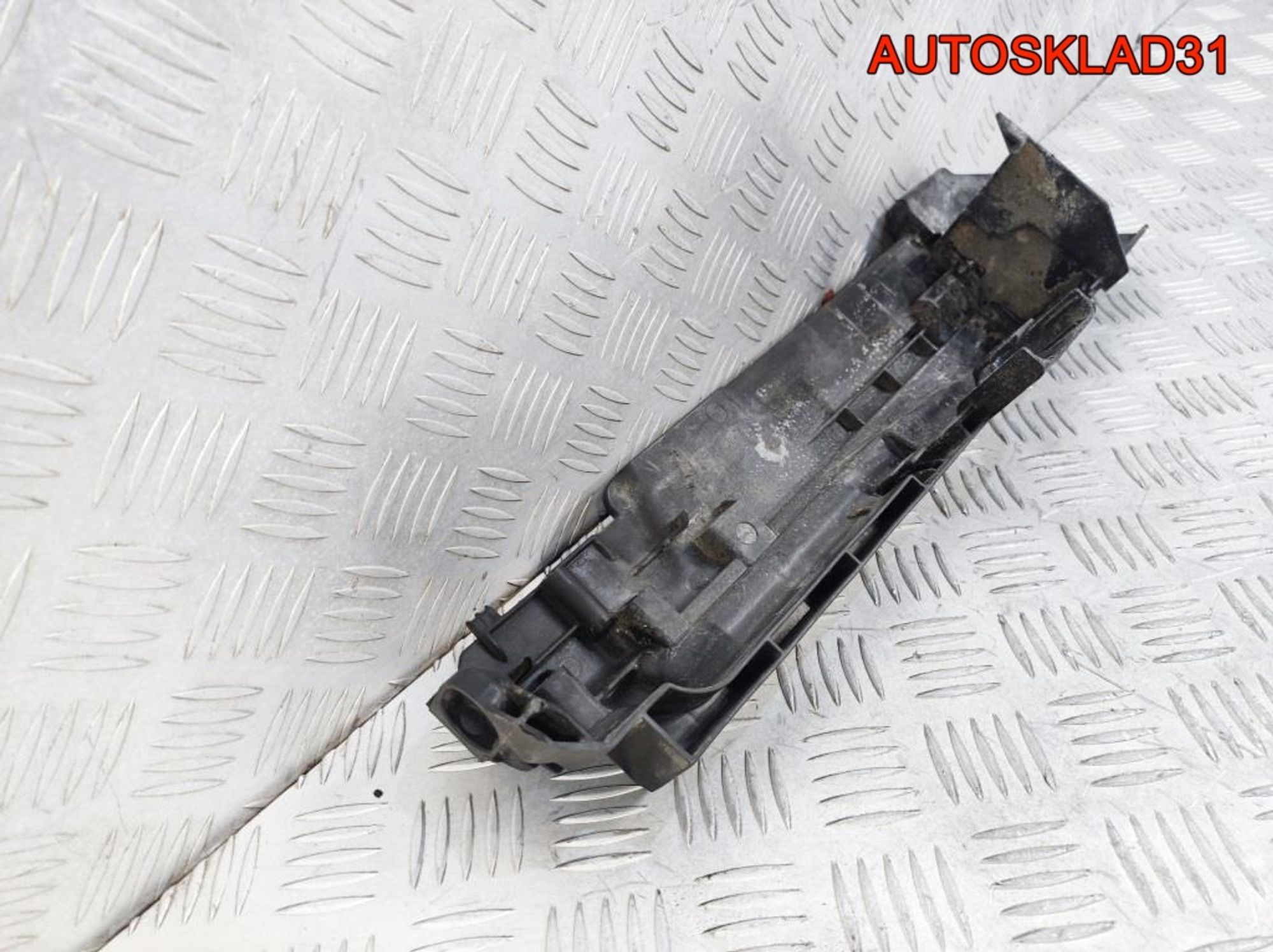 Кронштейн радиатора правый BMW E90 17107524914, 900 рублей, Дубовое