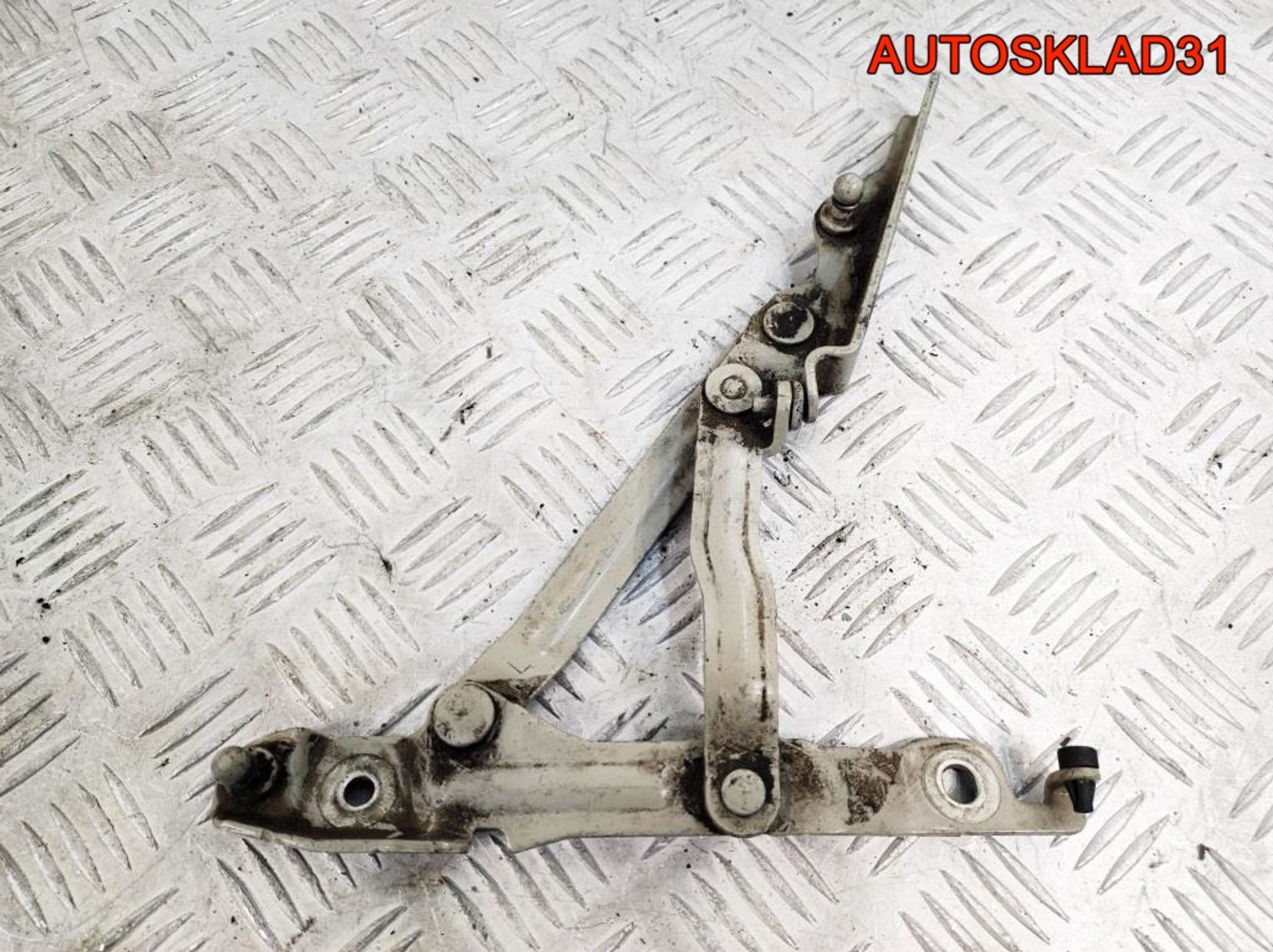 Петля крышки багажника левая Mazda 3 BK BN8V52720A, 900 рублей, Дубовое