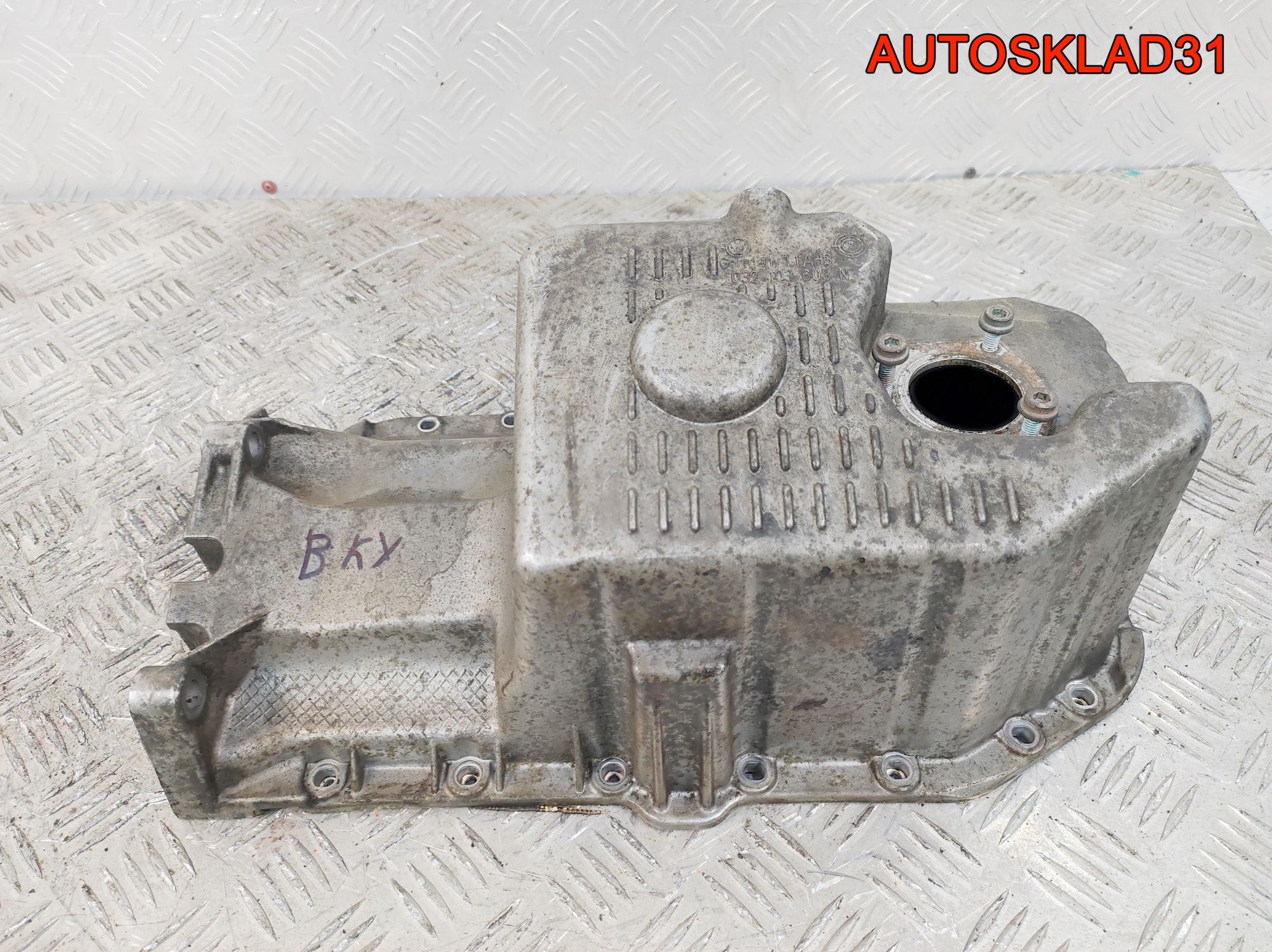 Поддон двигателя VW Polo 1,4 BKY 032103603N Бензин, 1700 рублей, Дубовое