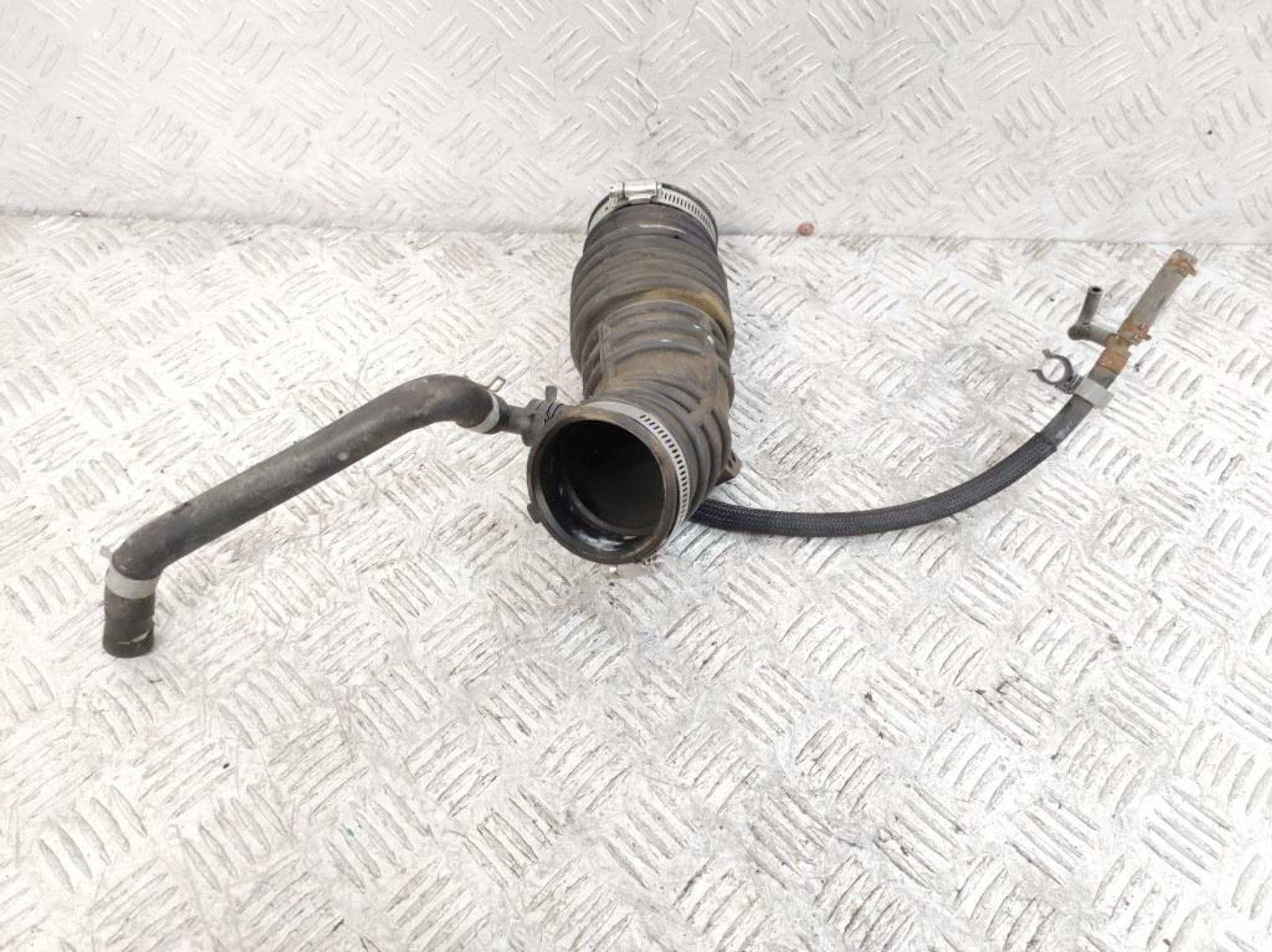 Патрубок воздушного фильтра Nissan Almera N16 1,8 QG18 Бензин, 2000 рублей, Дубовое