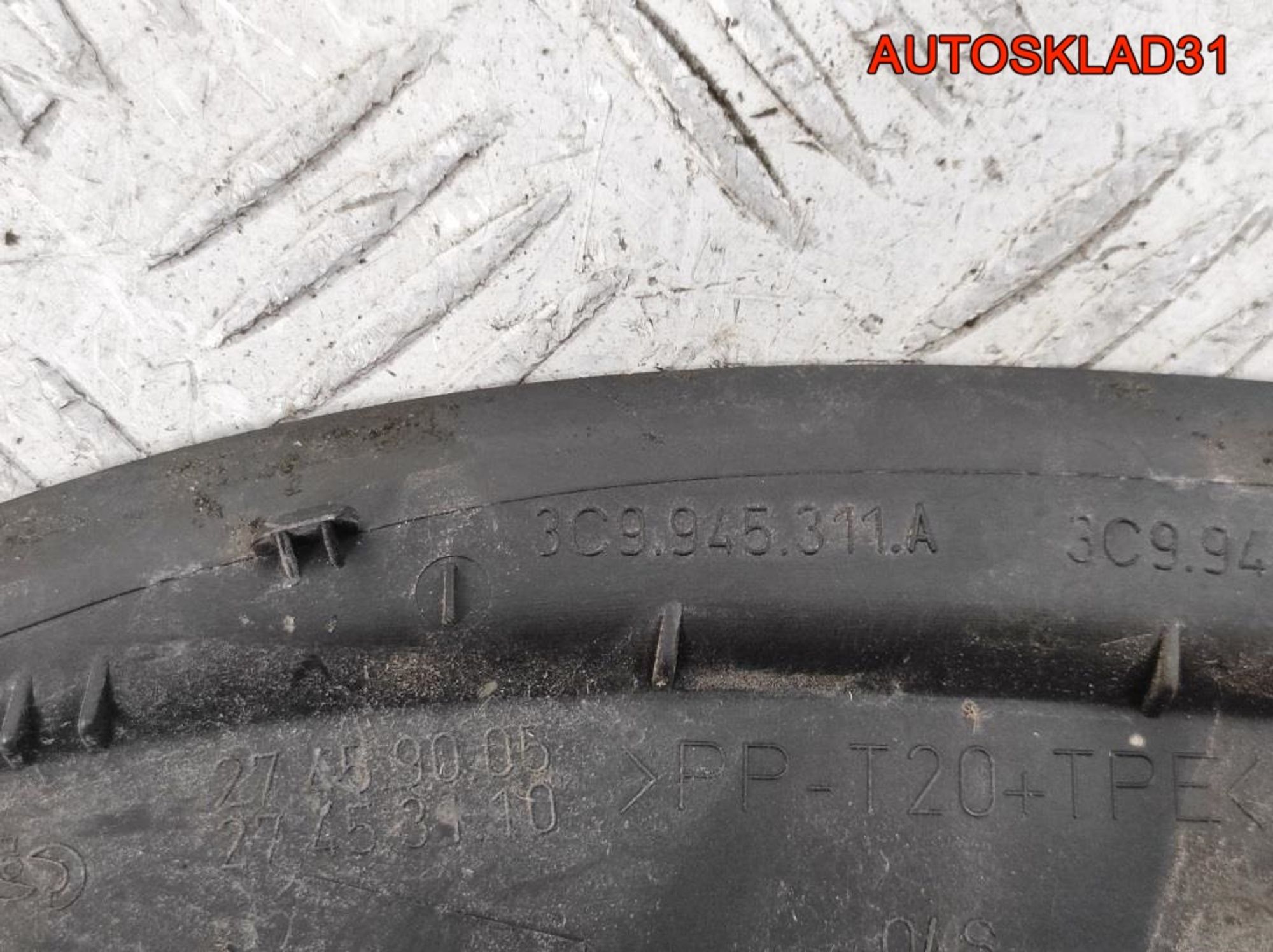 Щиток фонаря левый VW Passat B6 3C9945311A Combi, 300 рублей, Дубовое