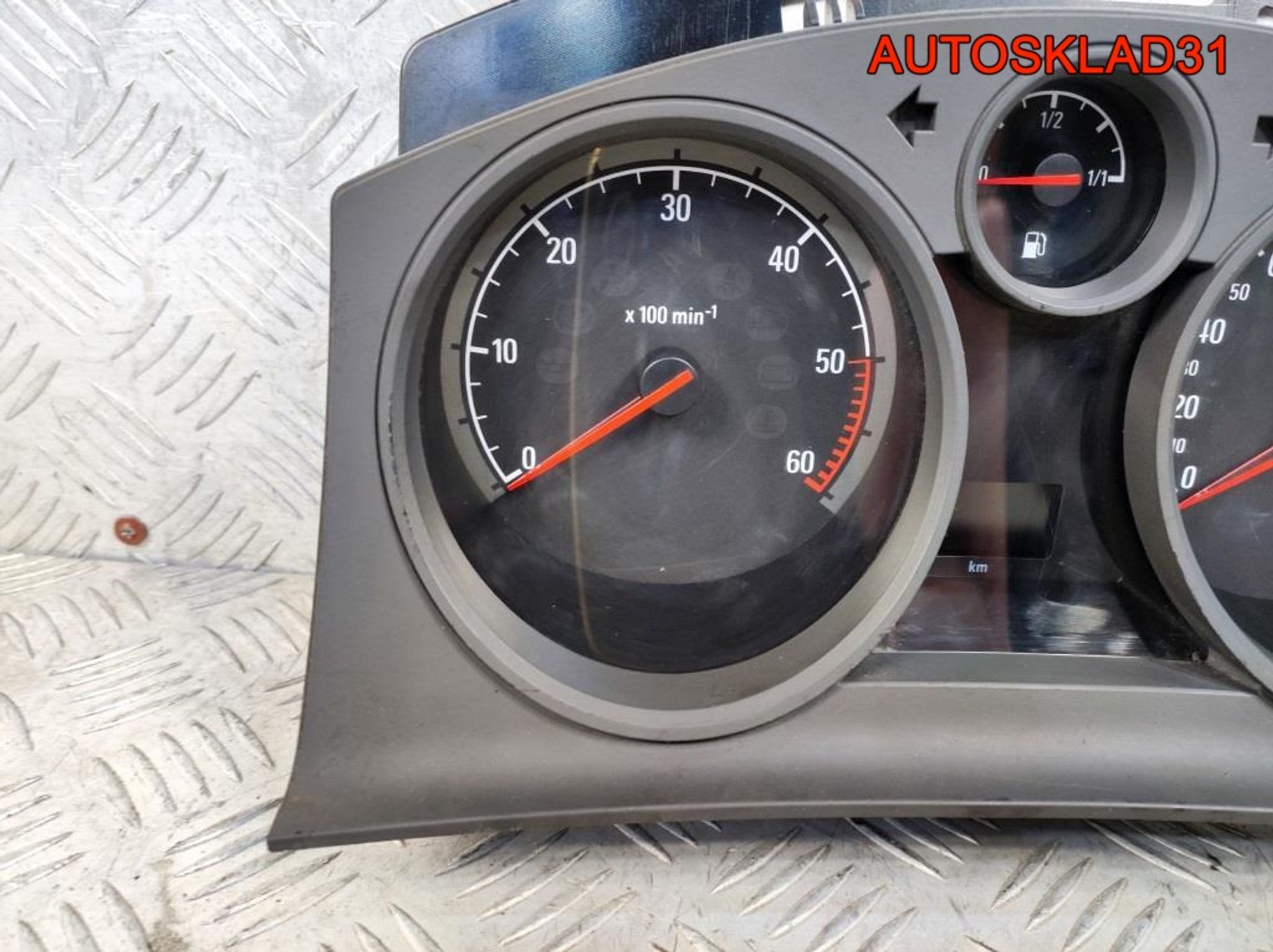 Панель приборов Opel Zafira B 13216668 Дизель, 2600 рублей, Дубовое