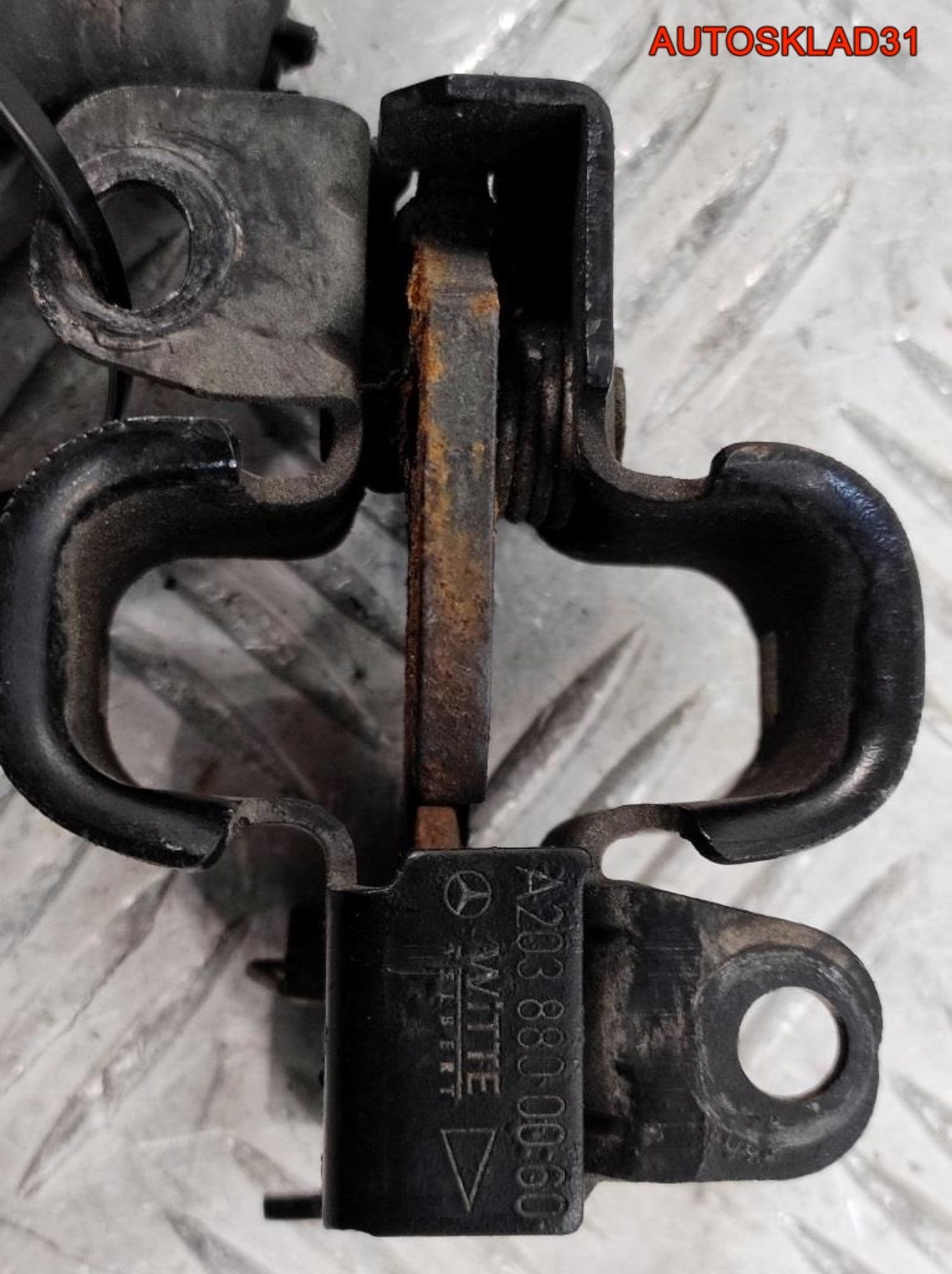 Замок капота Mercedes-Benz W203 A2038800060, 1400 рублей, Дубовое