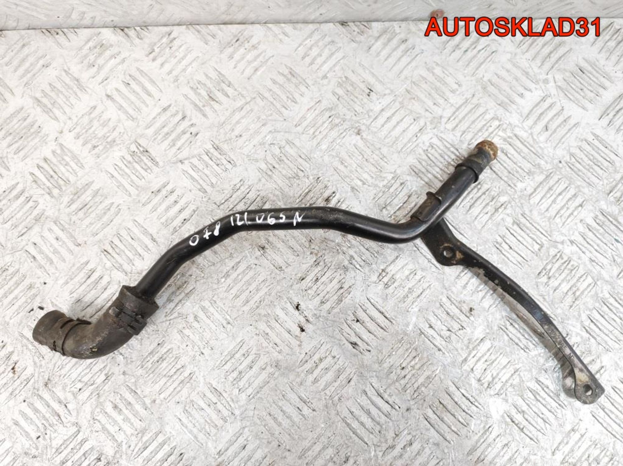 Трубка охлаждения Audi A4 B6 2,4 BDV 078121065N, 600 рублей, Дубовое