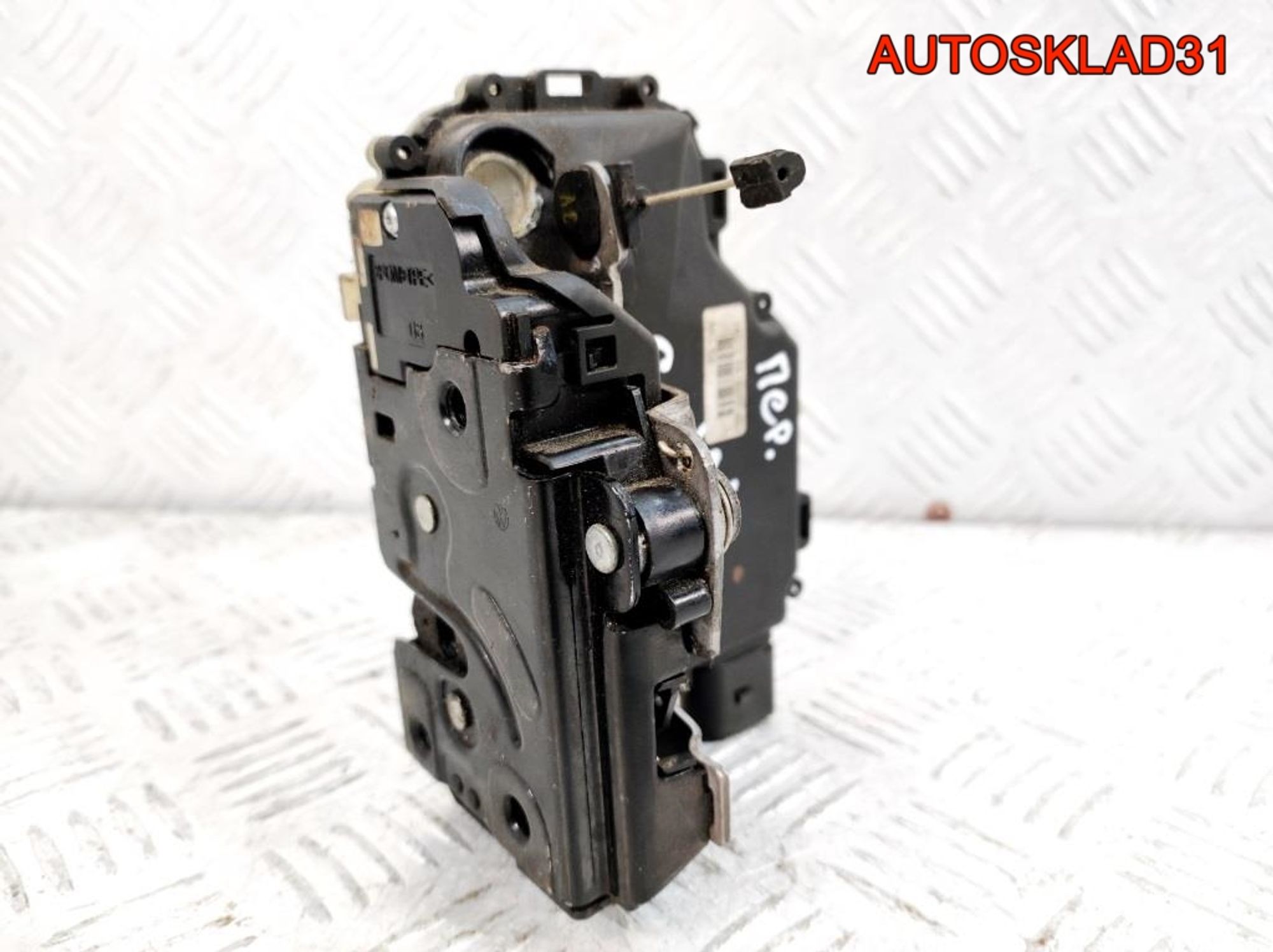Замок двери передней правой VW Golf 4 6X1837014AC, 2000 рублей, Дубовое