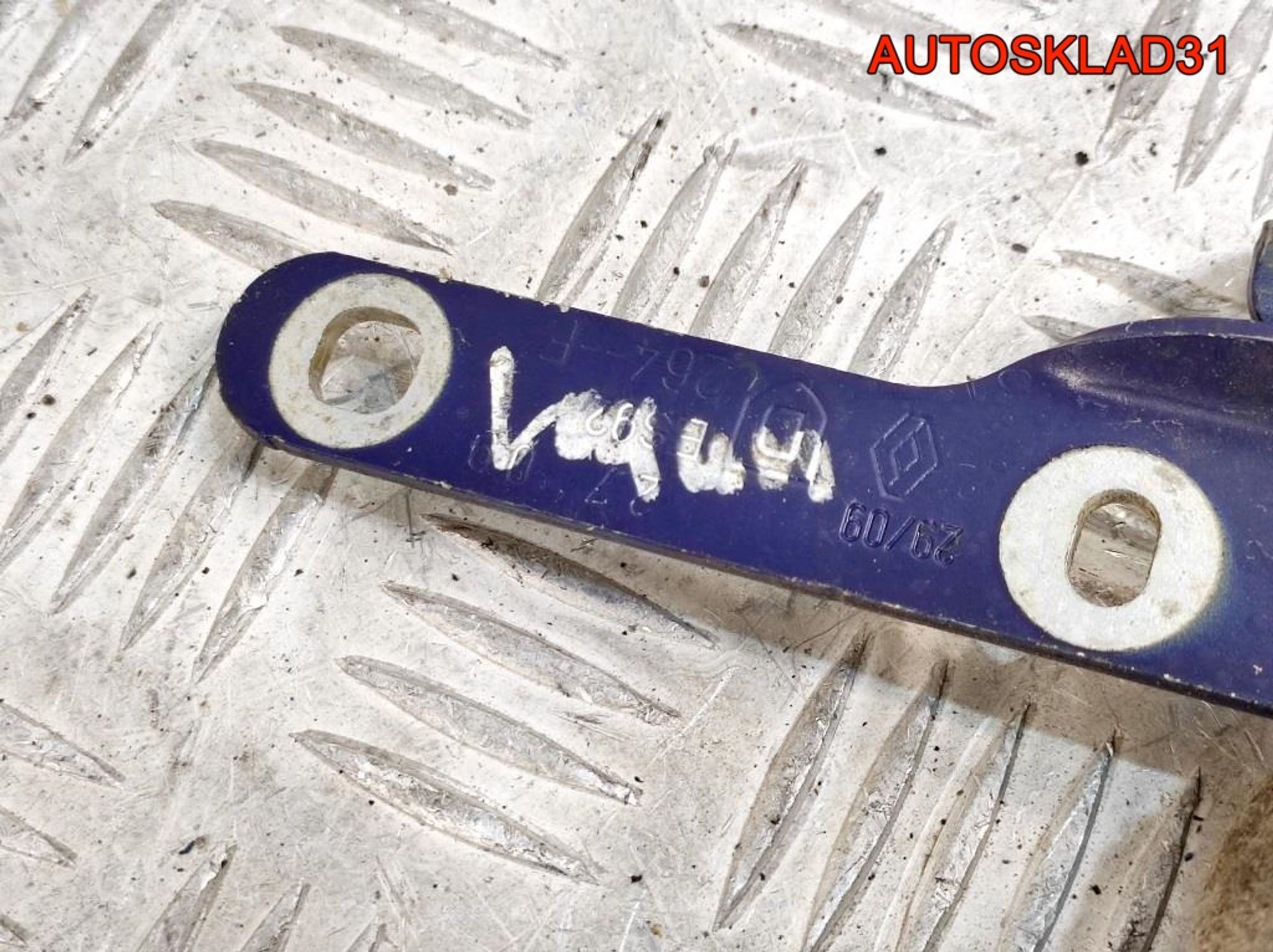 Петля капота правая Renault Logan 1 6001546876, 700 рублей, Дубовое