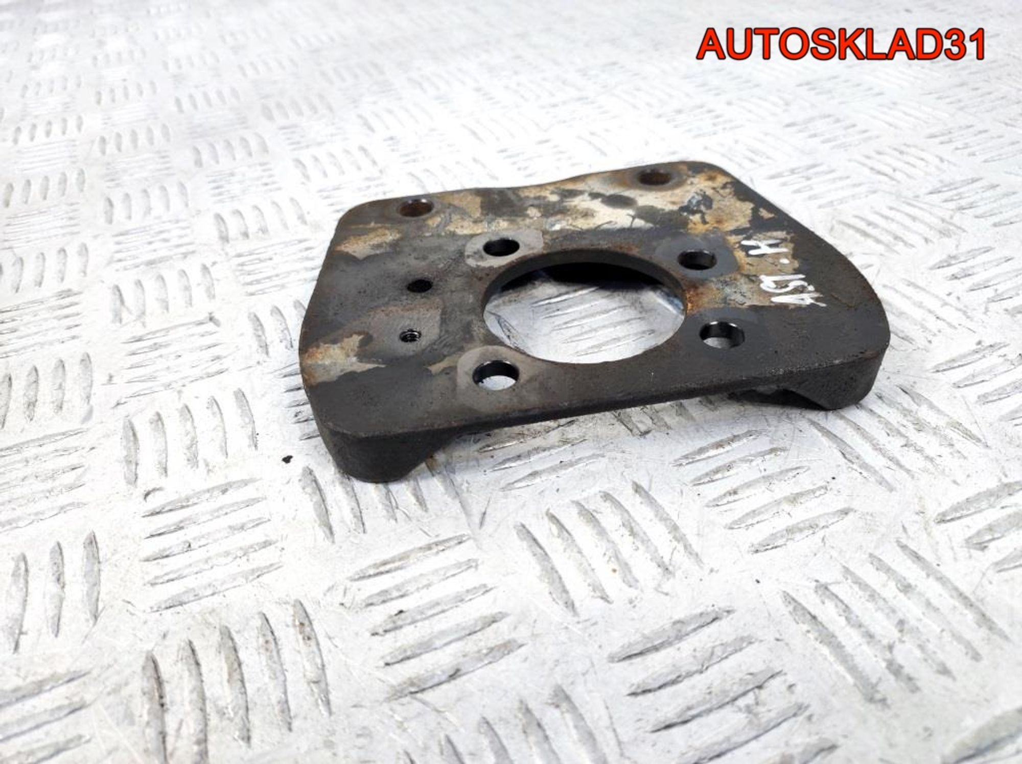 Щит опорный задний правый Opel Astra H 13173019, 500 рублей, Дубовое