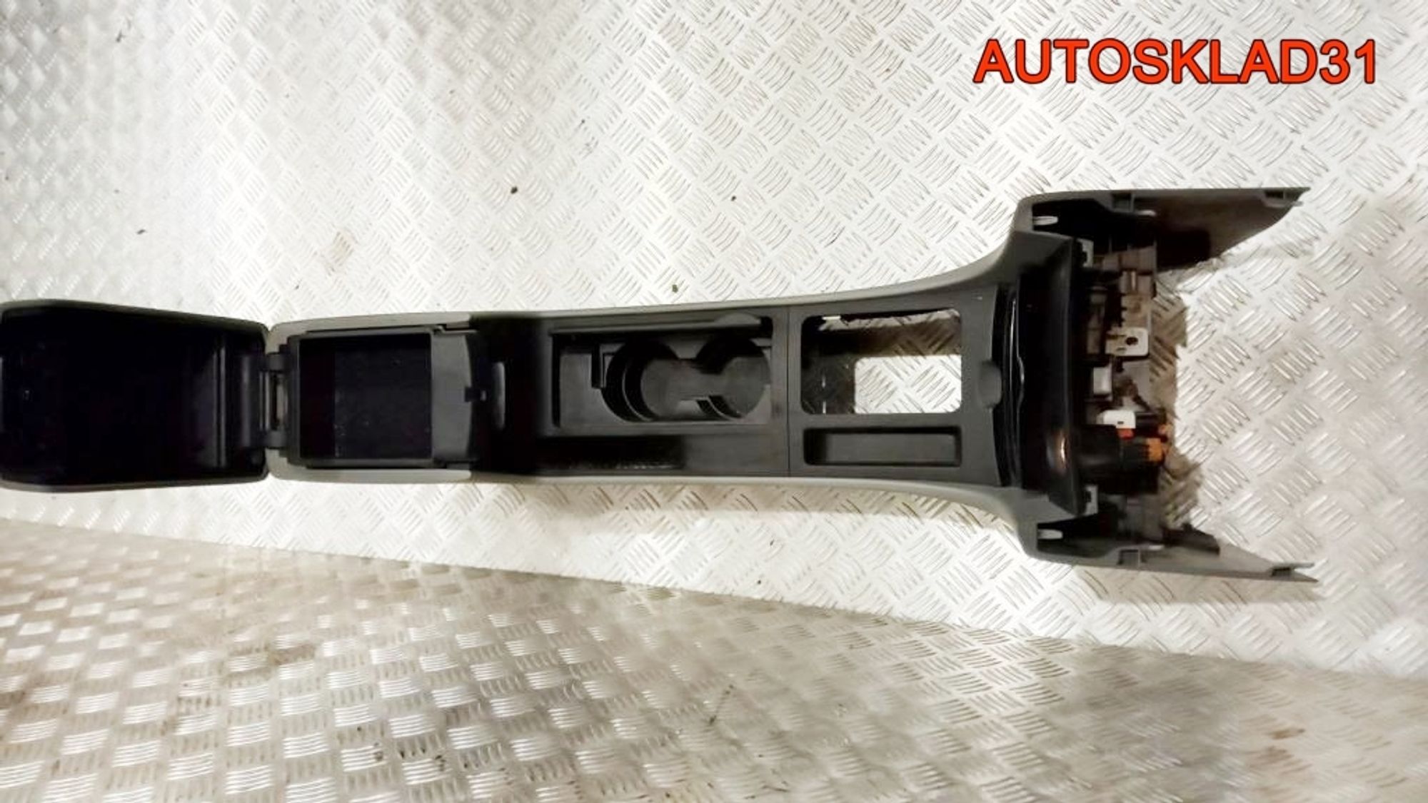 Подлокотник с консолью Mazda 3 BK BAN664420A02, 5000 рублей, Дубовое