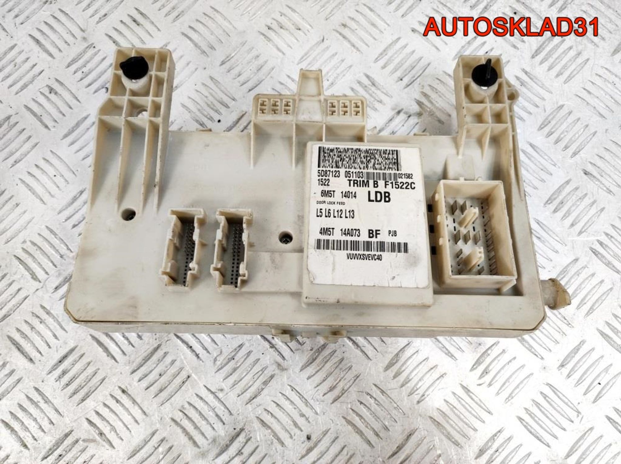 Блок предохранителей Ford Focus 2 4M5T14A073BF, 2300 рублей, Дубовое