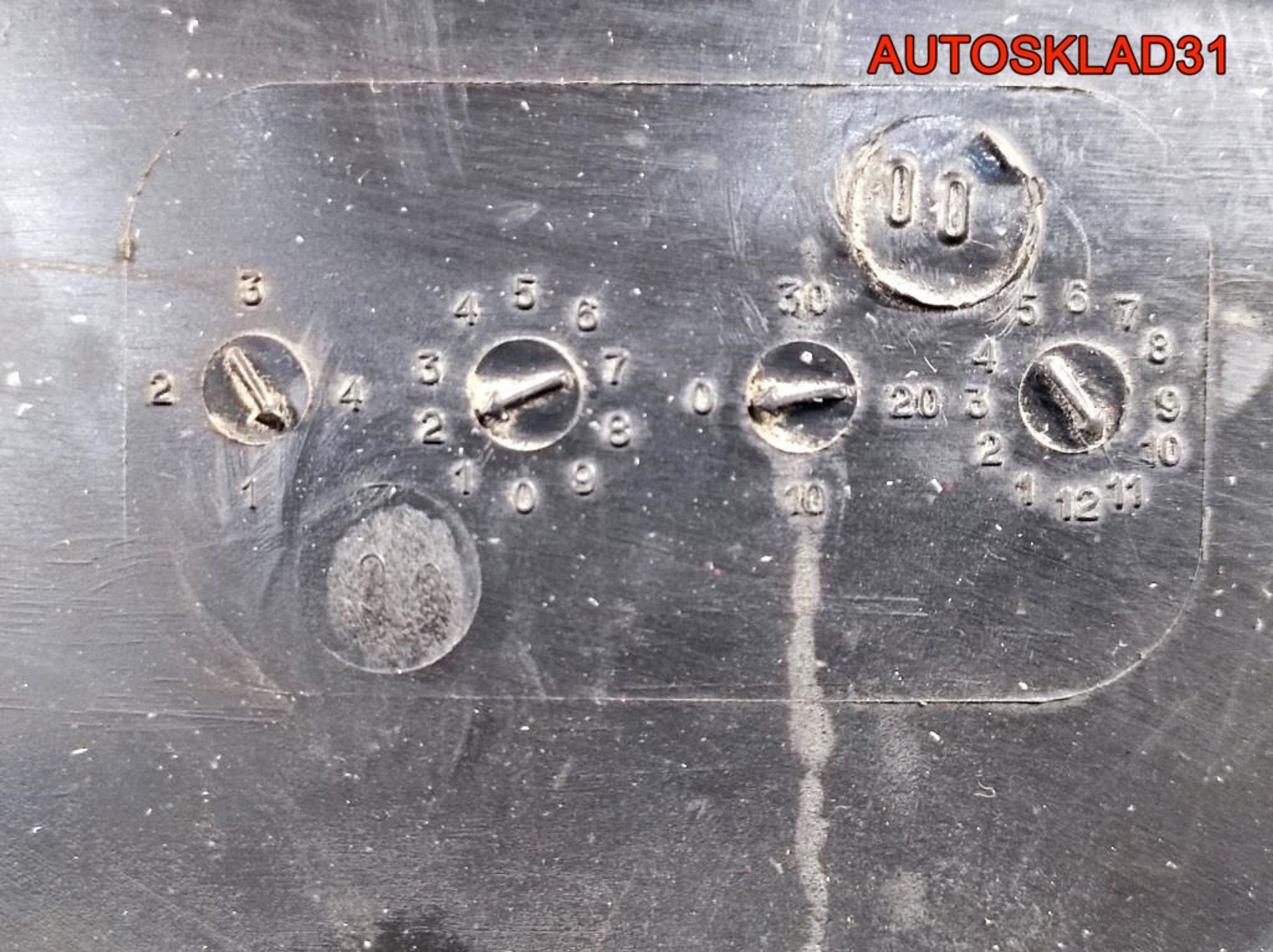 Локер задний левый Volkswagen Golf 4 1J0810971E, 1300 рублей, Дубовое