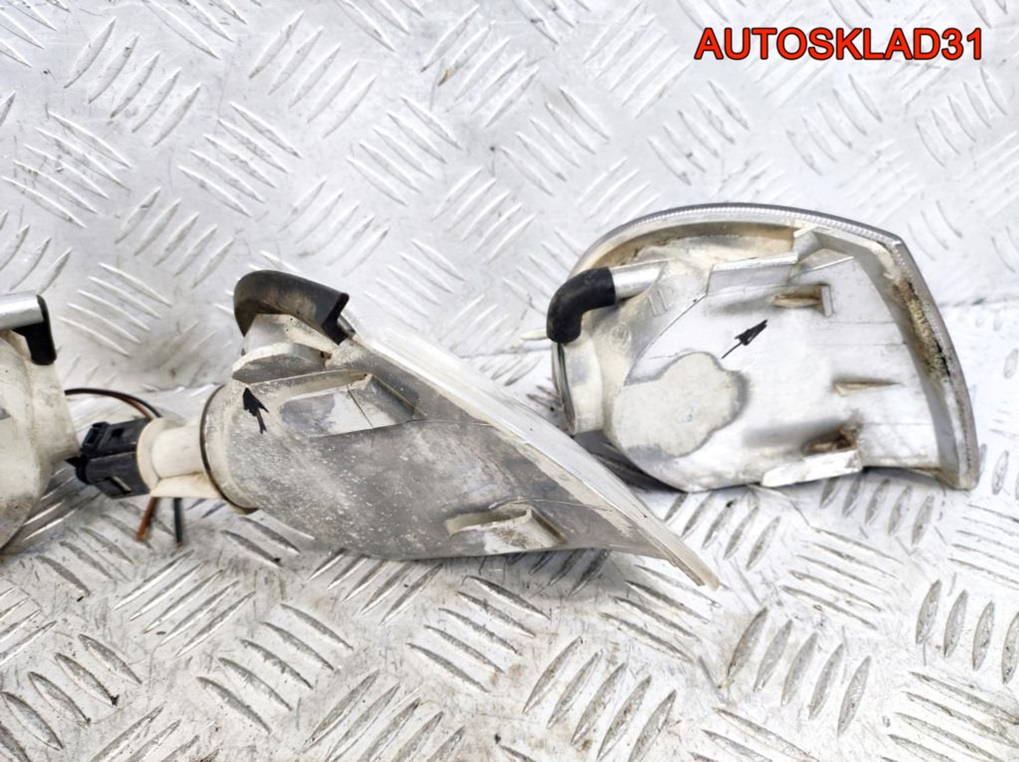 Указатель поворота Дефект Skoda Octavia 1U0953050, 500 рублей, Дубовое