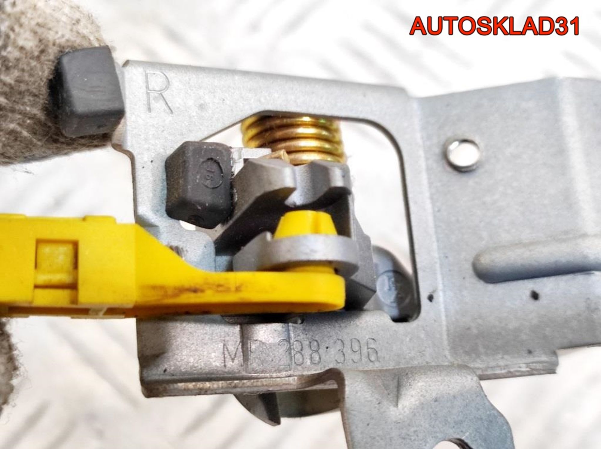 Ручка двери передняя правая Mitsubishi Carisma DA, 500 рублей, Дубовое