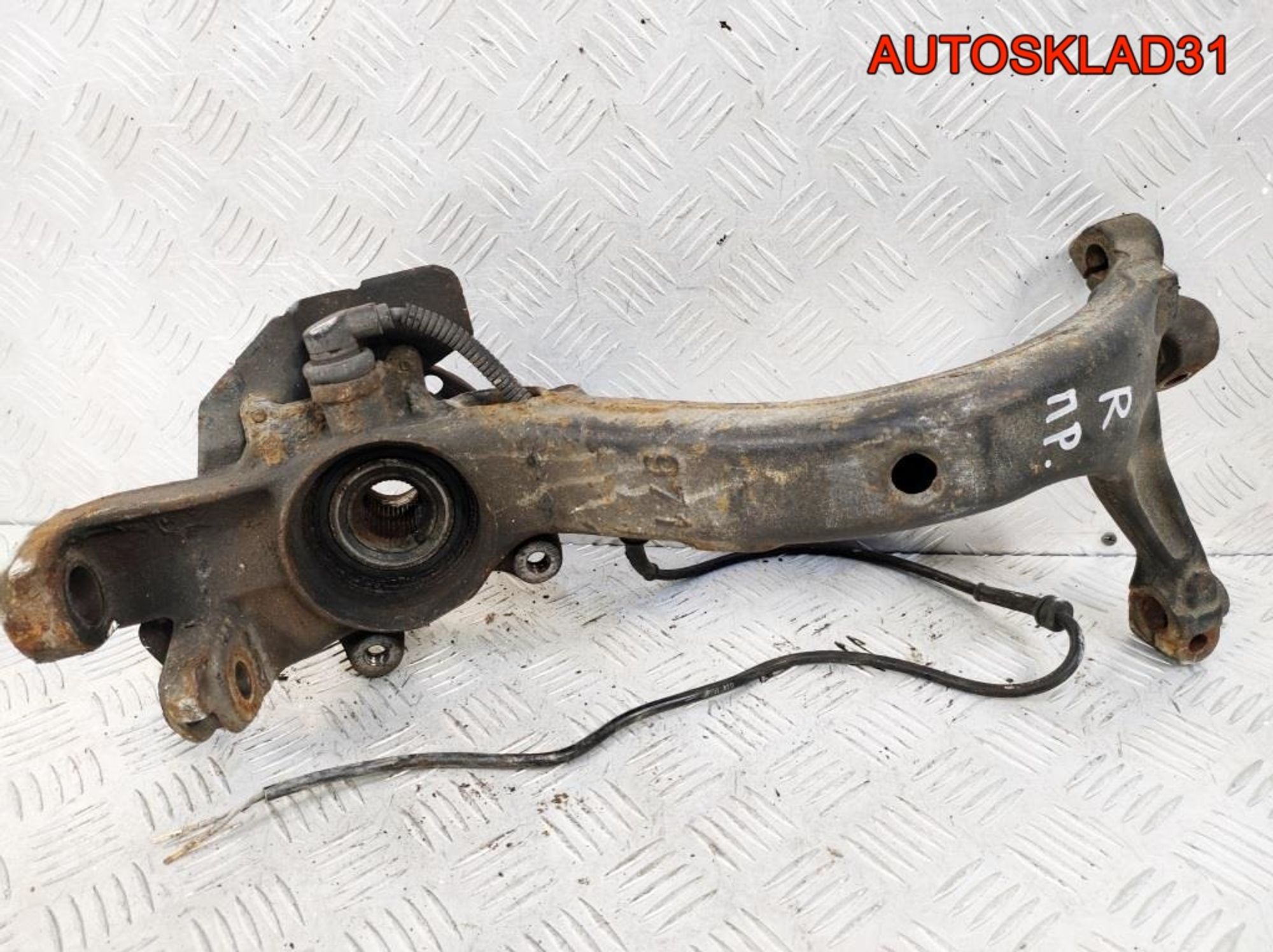 Кулак передний правый VW Passat B5 8D0407258R, 1200 рублей, Дубовое