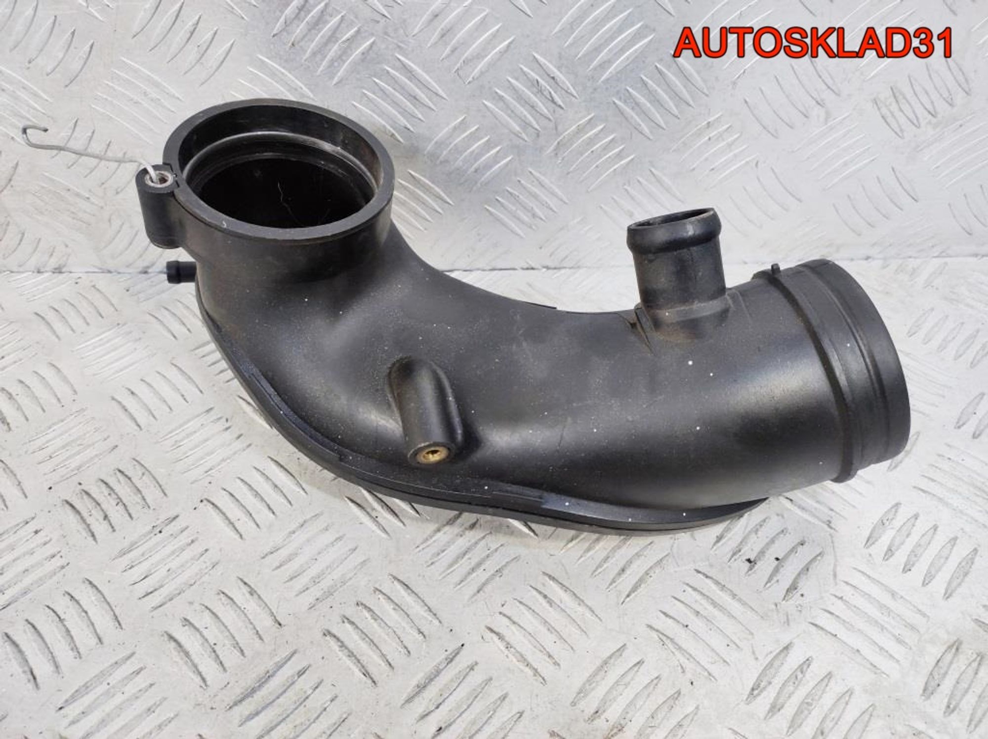 Патрубок воздушного фильтра Audi A6 C5 06C133354G, 900 рублей, Дубовое