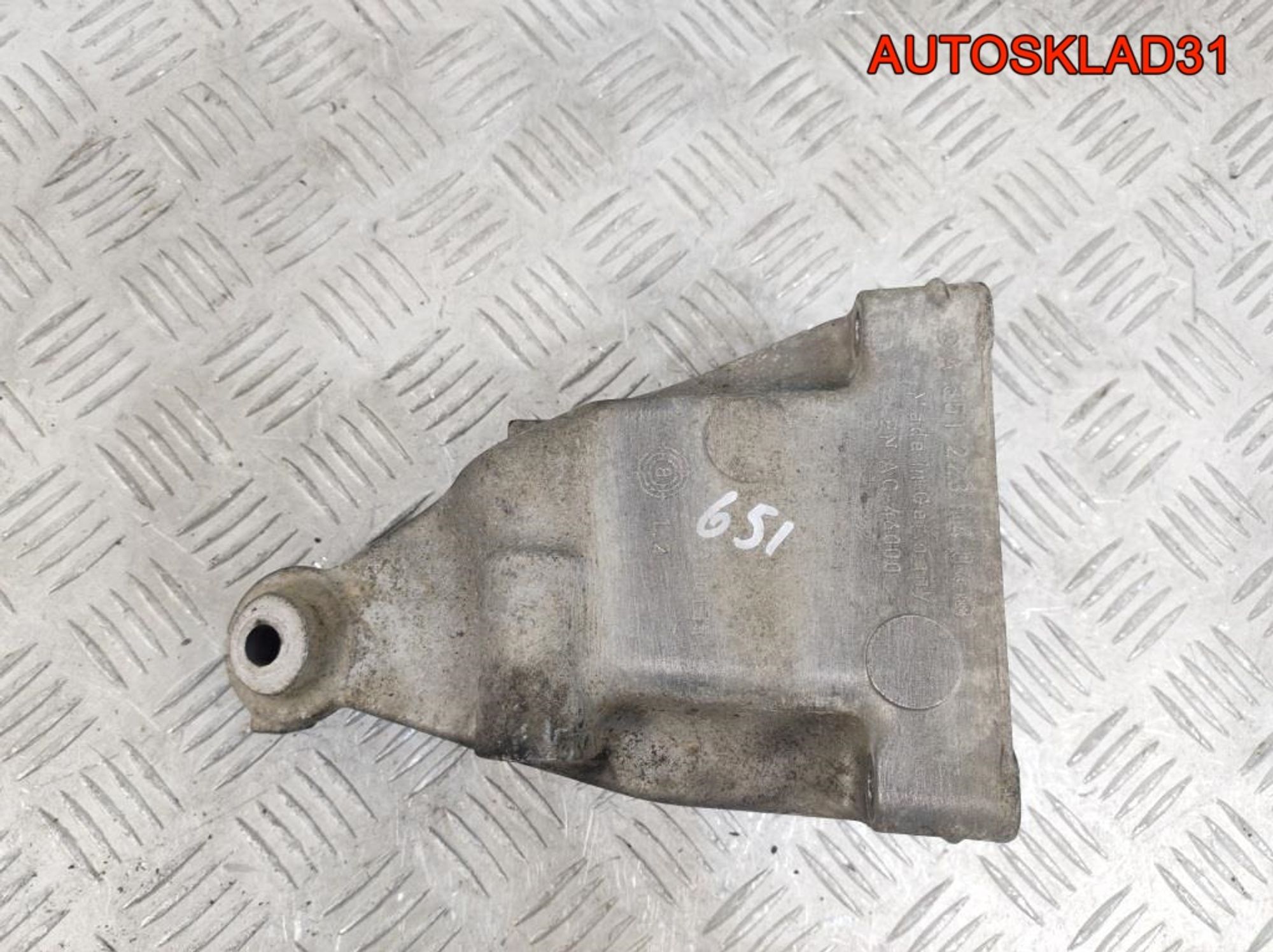 Кронштейн двигателя правый Mercedes X204 651.912, 1000 рублей, Дубовое