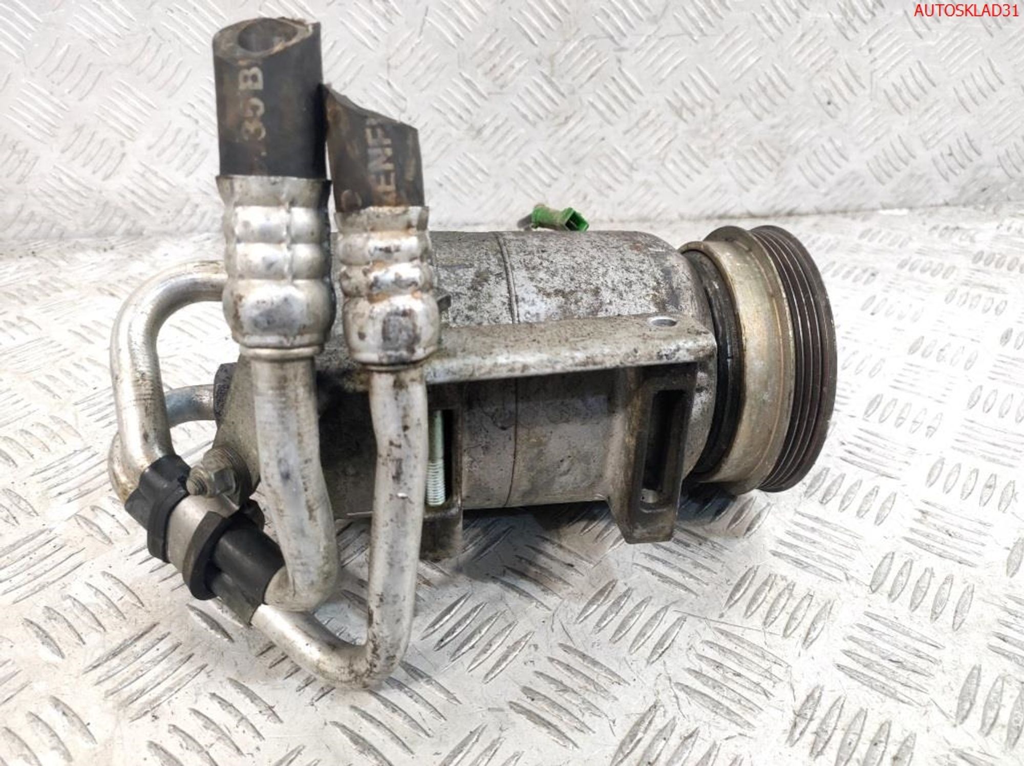 Компрессор кондиционера VW Passat B5 8D0260805D, 7200 рублей, Дубовое