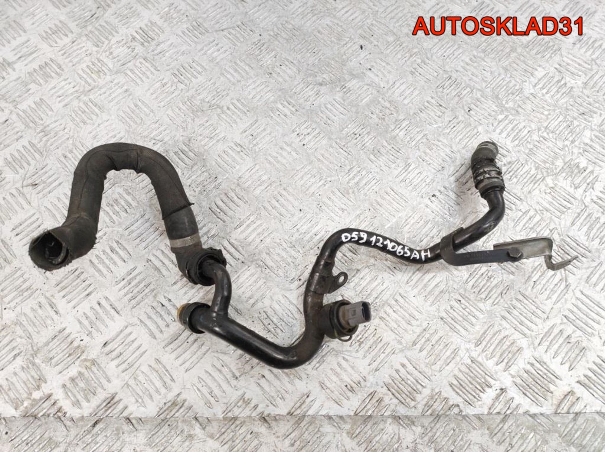 Трубка охлаждающей жидкости Audi A4 B7 3.0 ASB Дизель 059121065AH, 1000 рублей, Дубовое