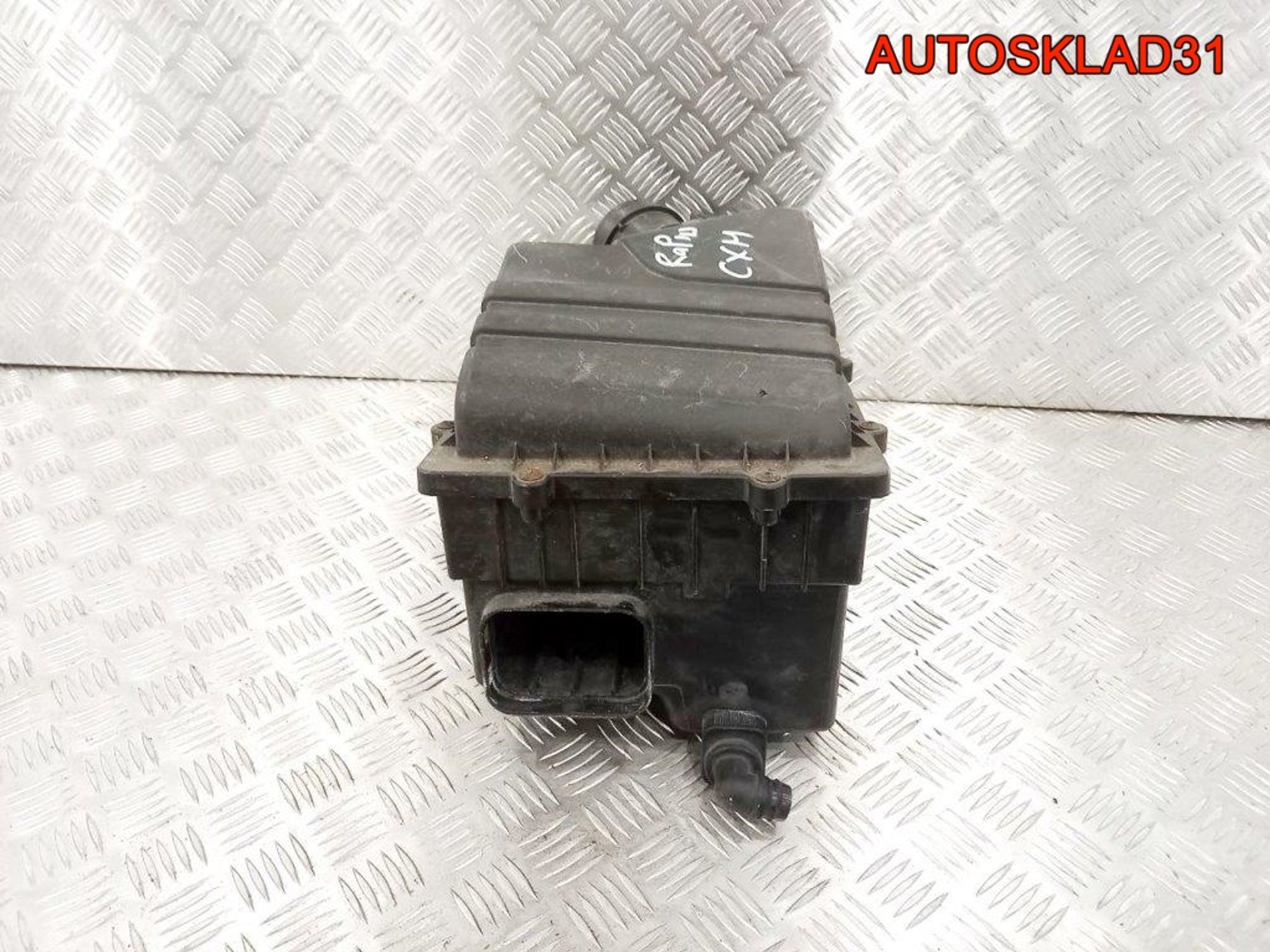 Корпус воздушного фильтра Skoda Rapid 6C0129601K, 1800 рублей, Дубовое