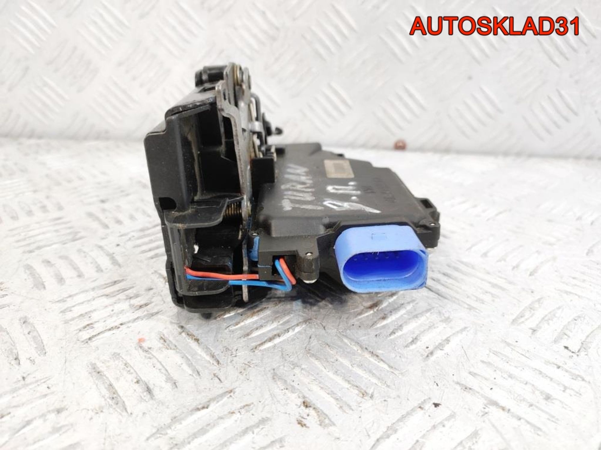 Замок двери передней правой VW Touran 3D1837016AC, 2800 рублей, Дубовое