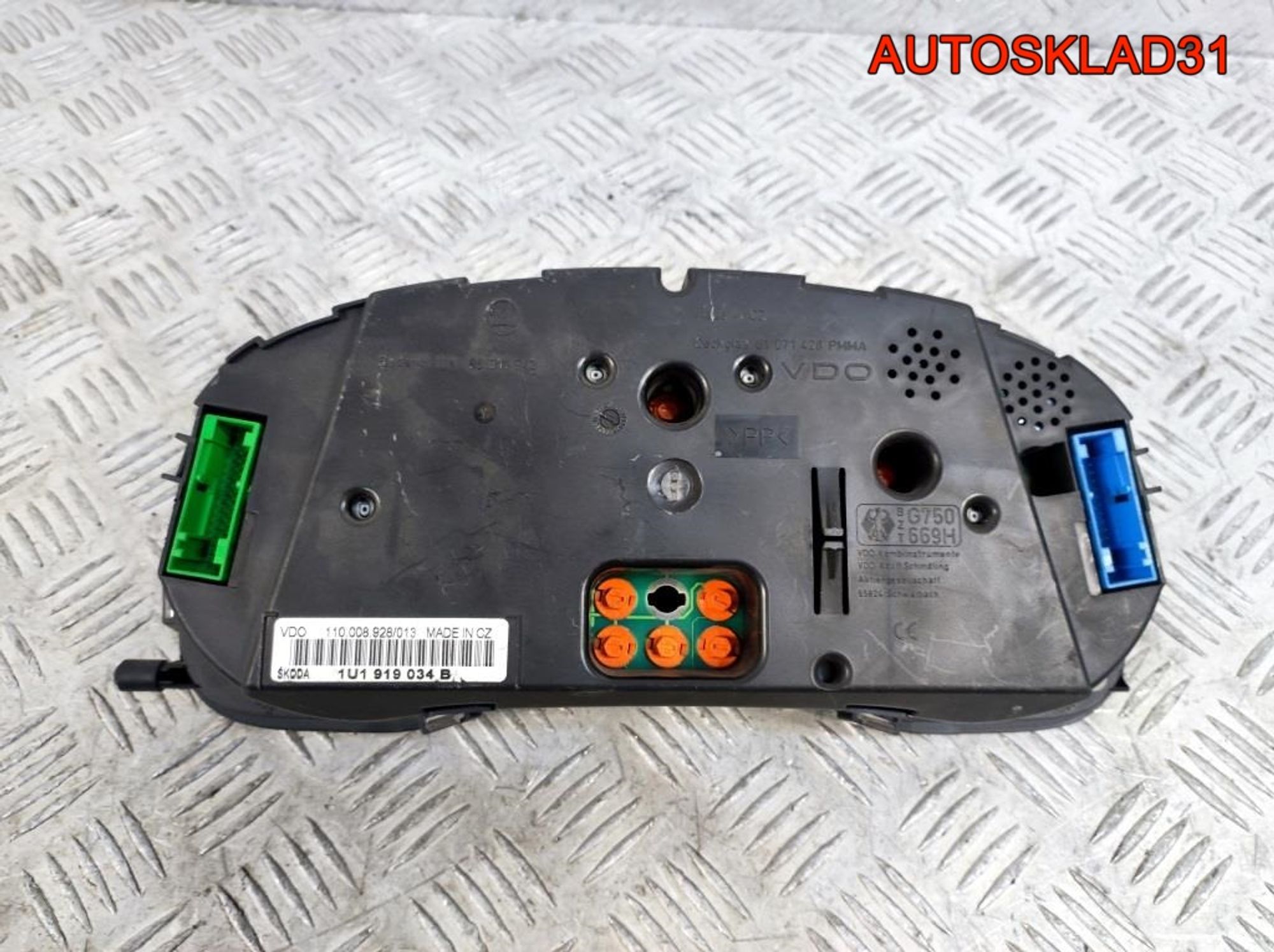 Панель приборов Skoda Octavia A4 1U1919034B Бензин, 5000 рублей, Дубовое