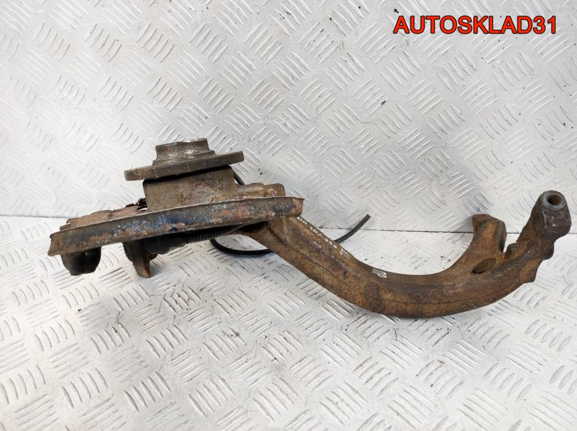 Кулак передний правый VW Passat B5 8D0407258AL, 1200 рублей, Дубовое