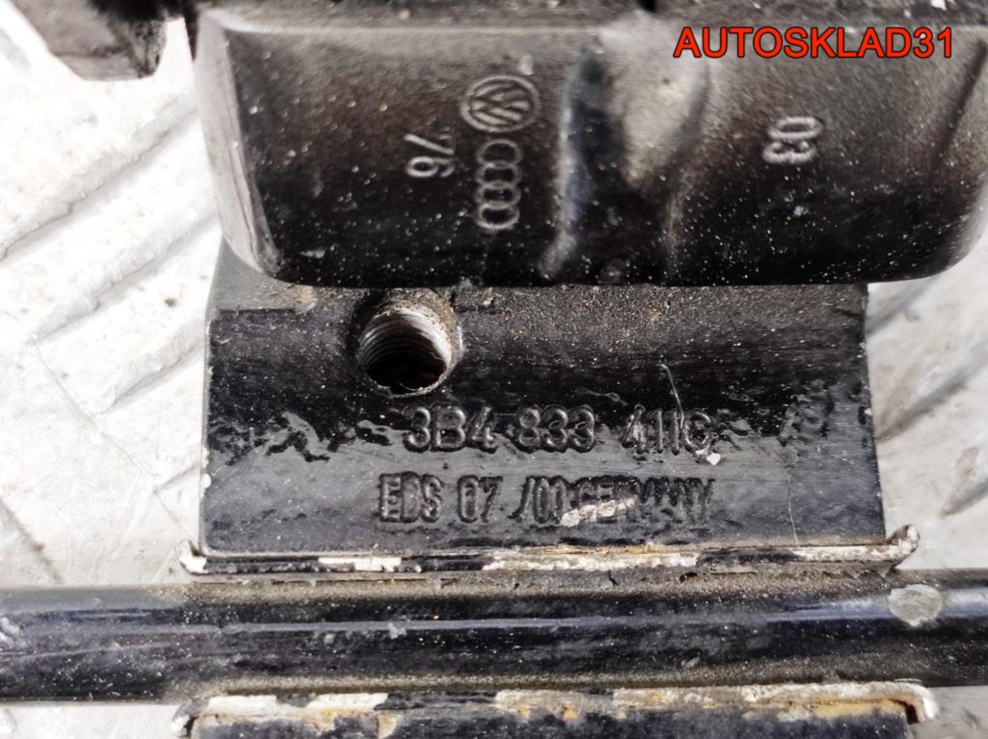 Петля двери задняя левая нижняя VW Passat B5, 700 рублей, Дубовое