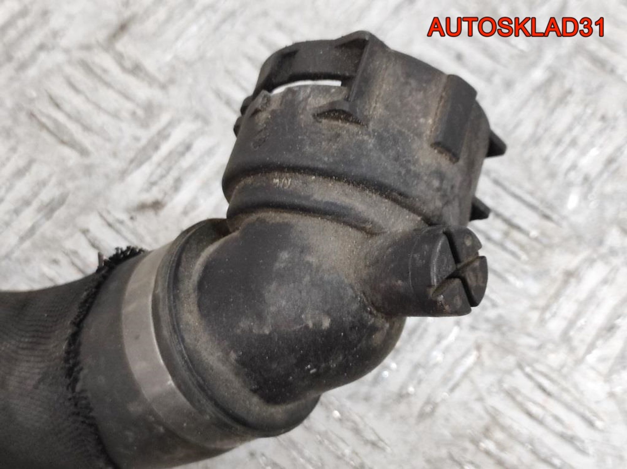 Патрубок радиатора Audi A6 C6 3,0 BMK 4F0121055J, 600 рублей, Дубовое