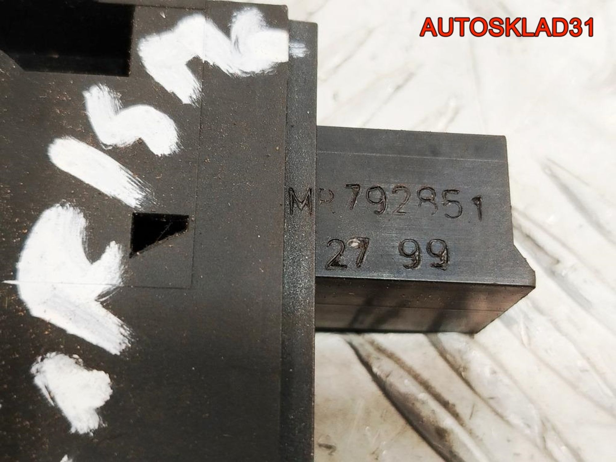 Кнопка стеклоподъемника Mitsubishi Carisma DA MR792851, 900 рублей, Дубовое