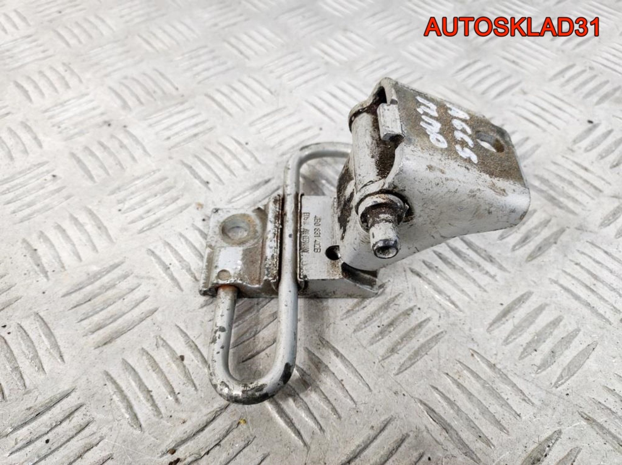 Петля двери передняя правая нижняя Audi A6 C5, 900 рублей, Дубовое