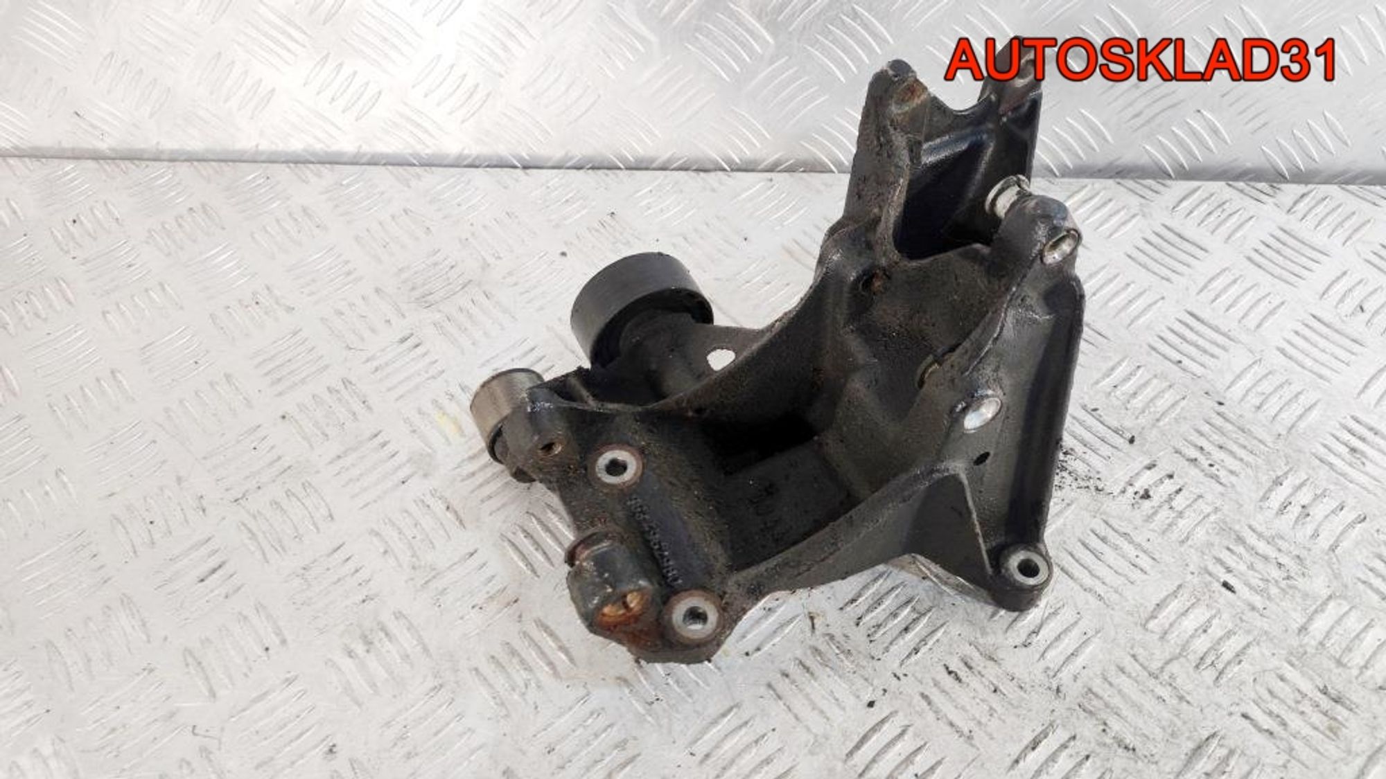 Кронштейн генератора Peugeot 206 1,9 PSA WJY 10DXFR 9634962980, 900 рублей, Дубовое